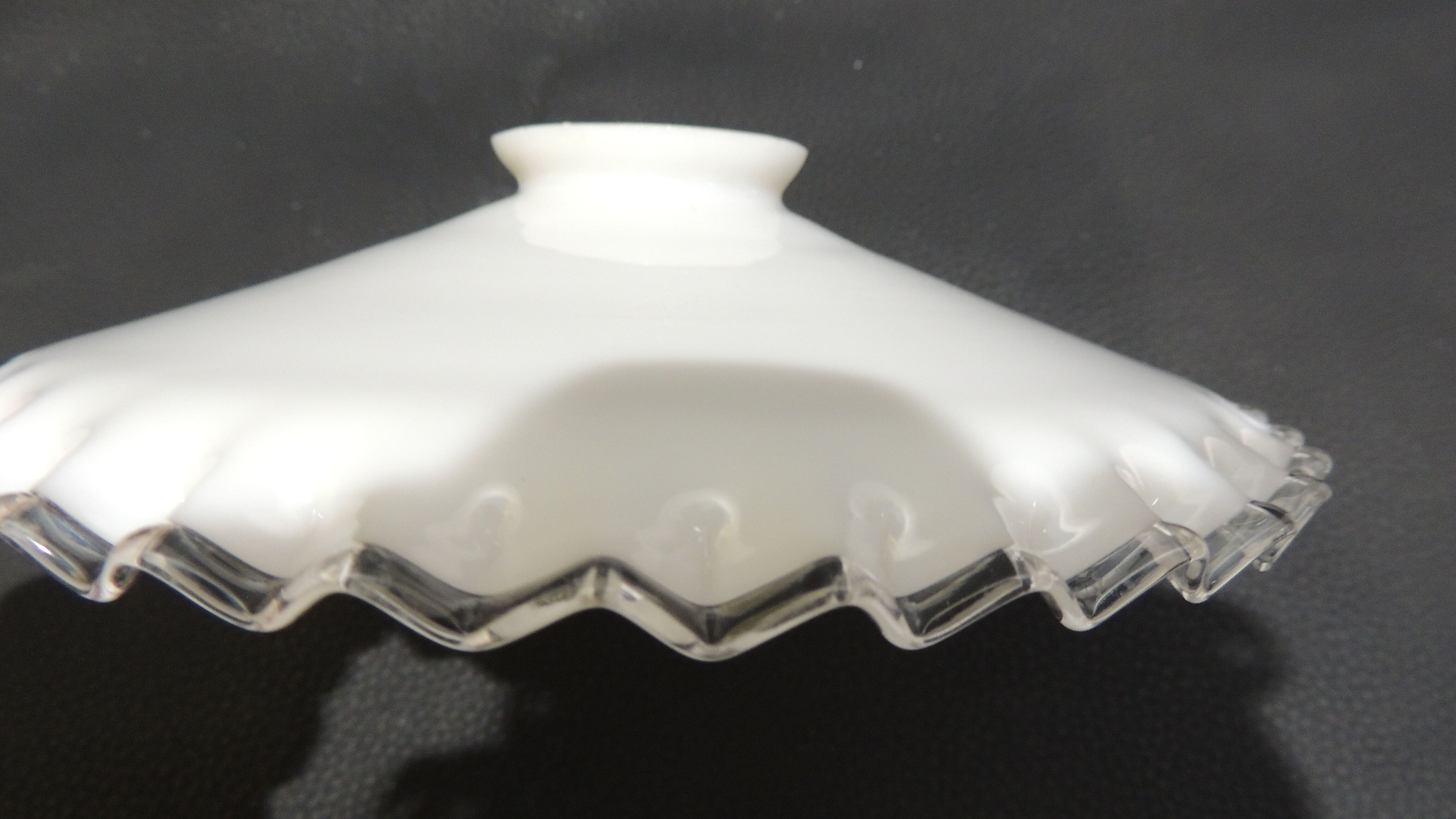 Pendant lamp Opaline white serrated / vintage / lampshade