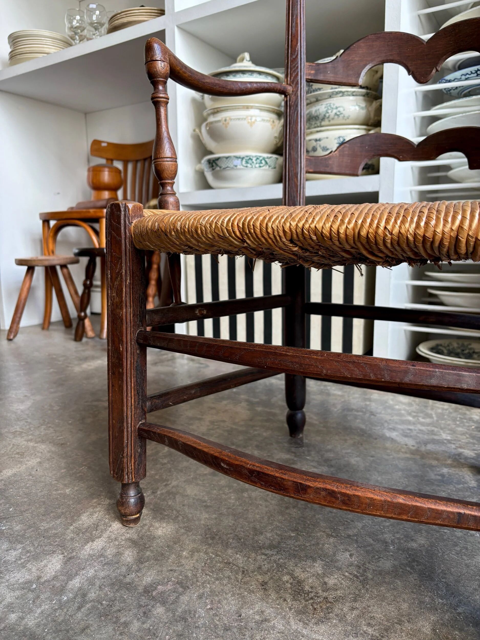 Nanny chair in dark wood and straw