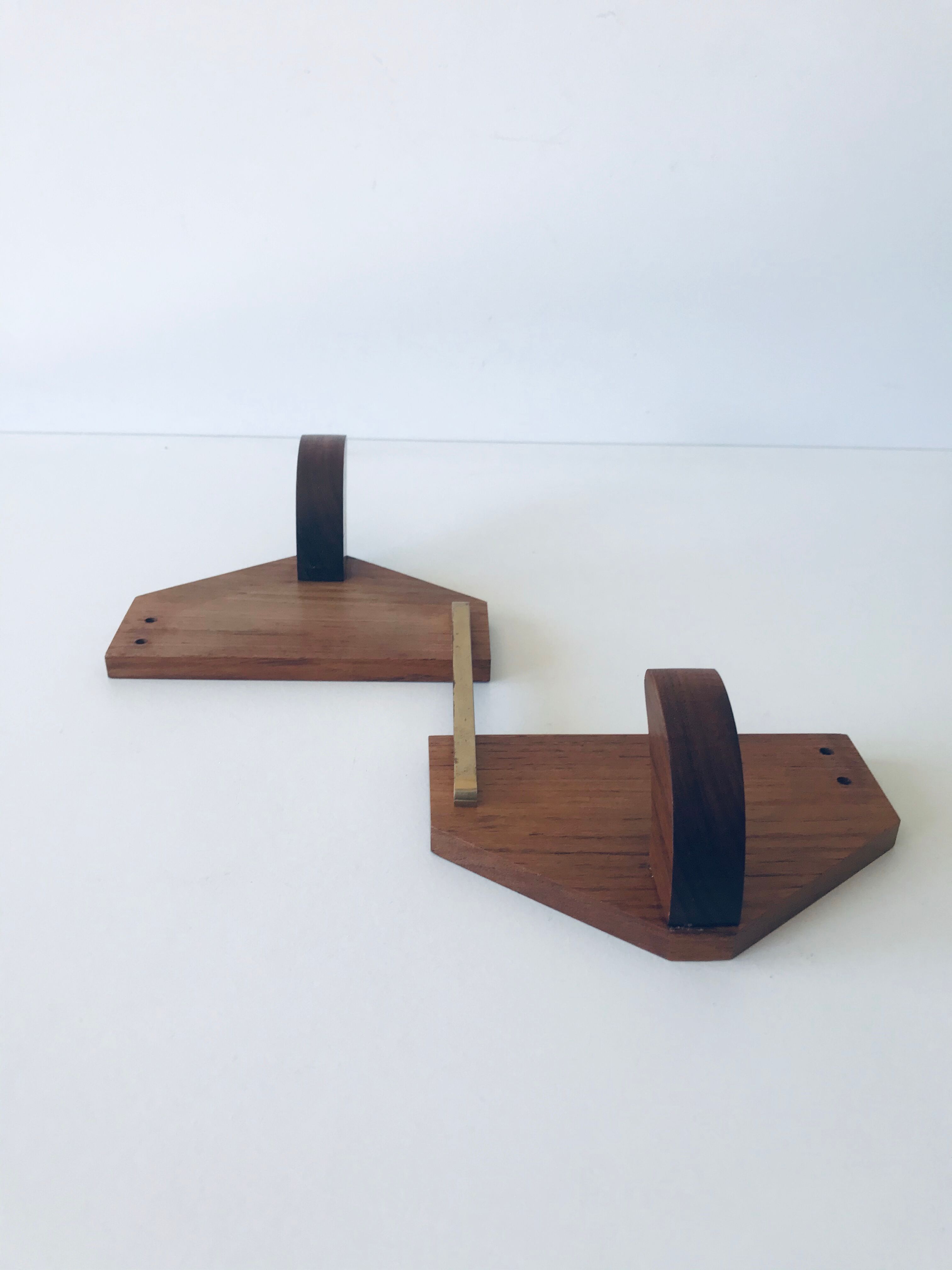 Patère in wood and brass