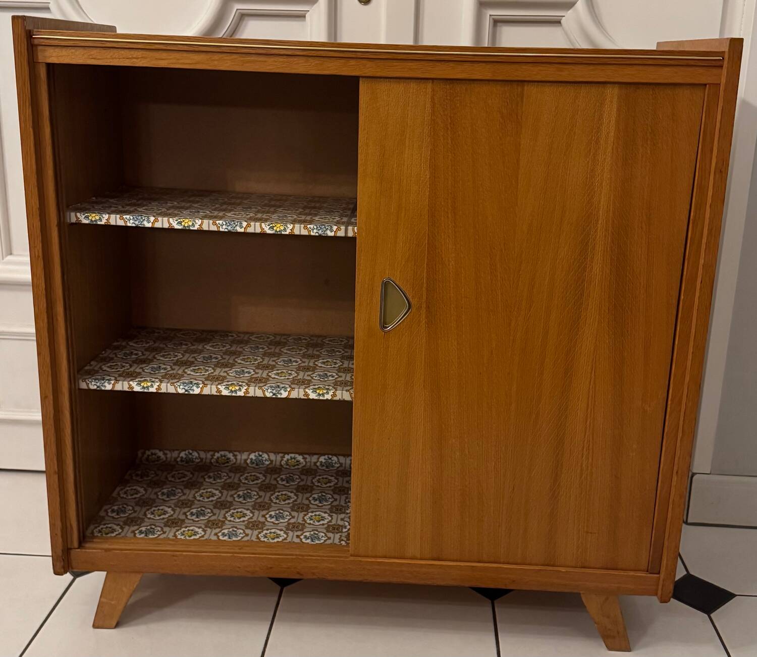 Vintage shoe cabinet with compass legs