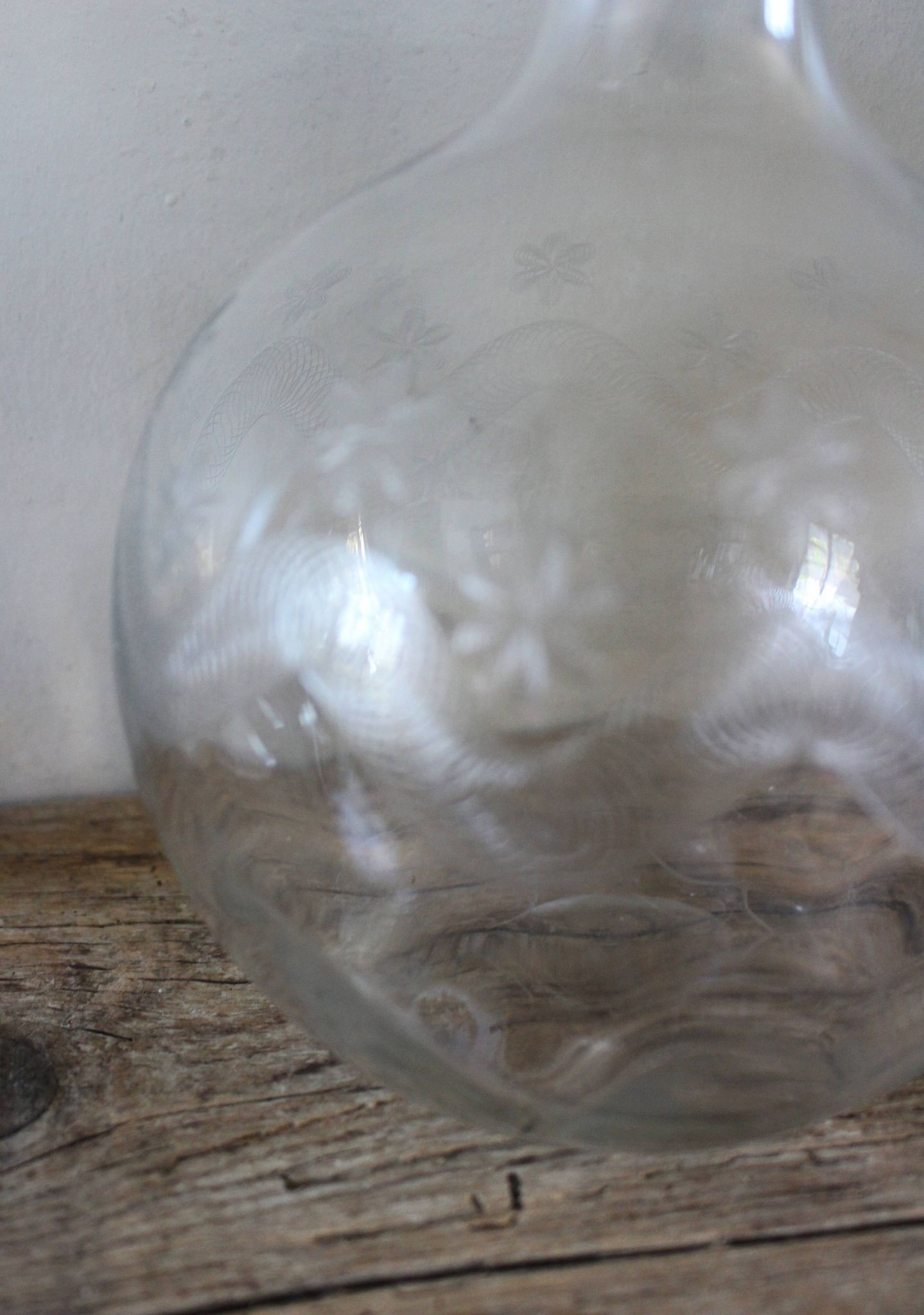 Carafe ronde ancienne en verre