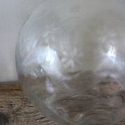 Carafe ronde ancienne en verre