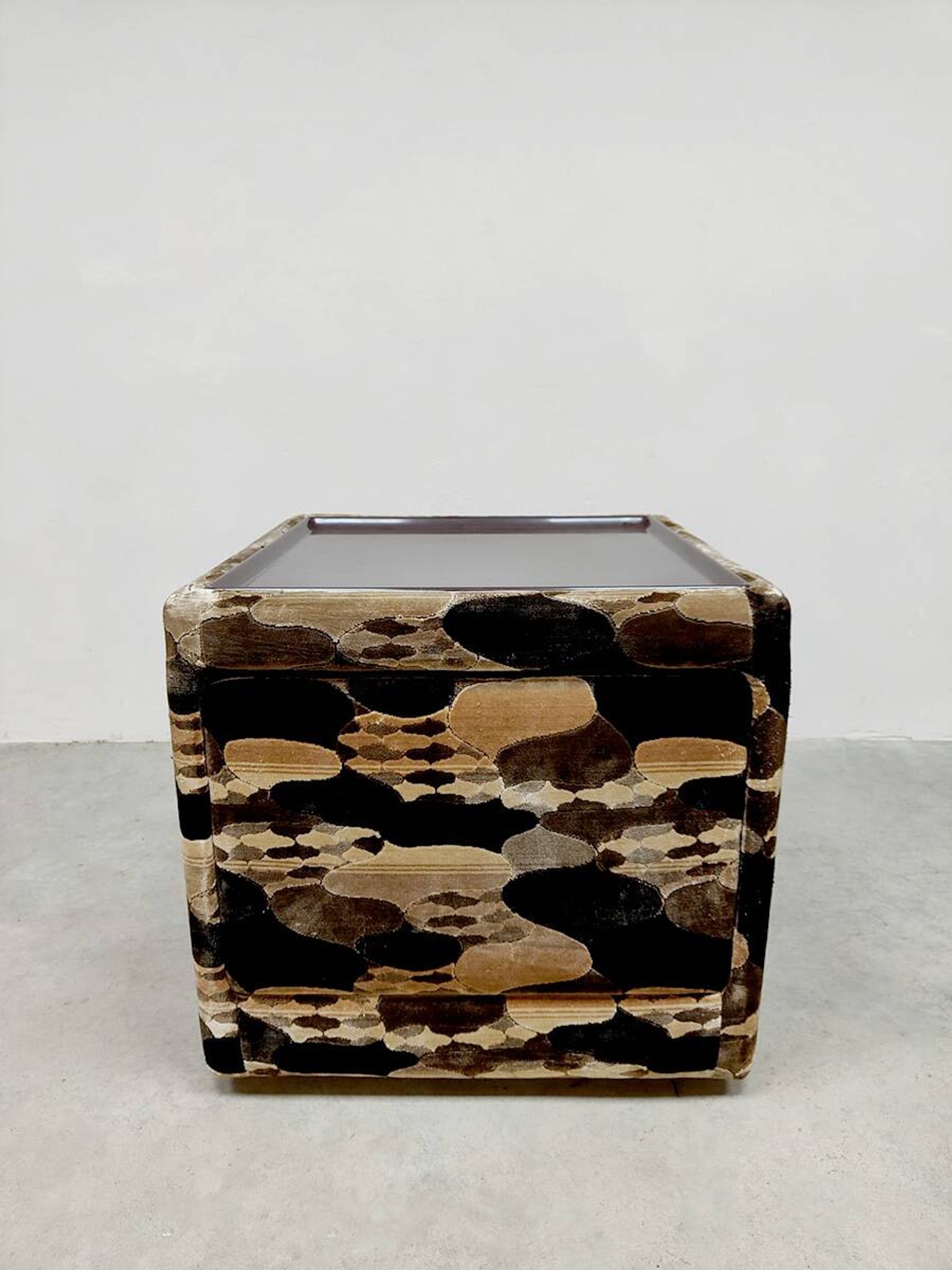 Table de chevet de table d'armoire de boîte de camouflage vintage