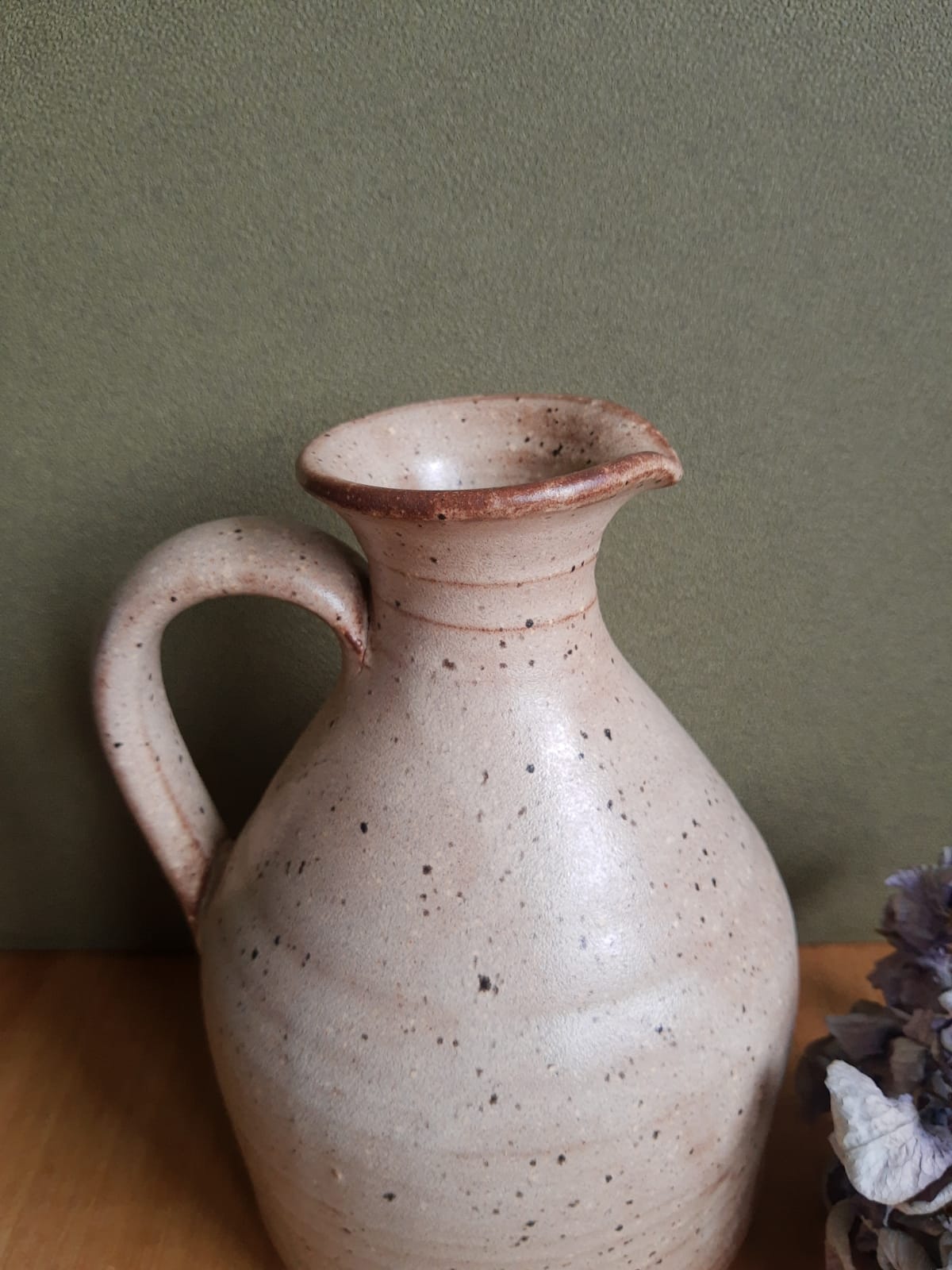 Vallauris pitcher in vintage sandstone
