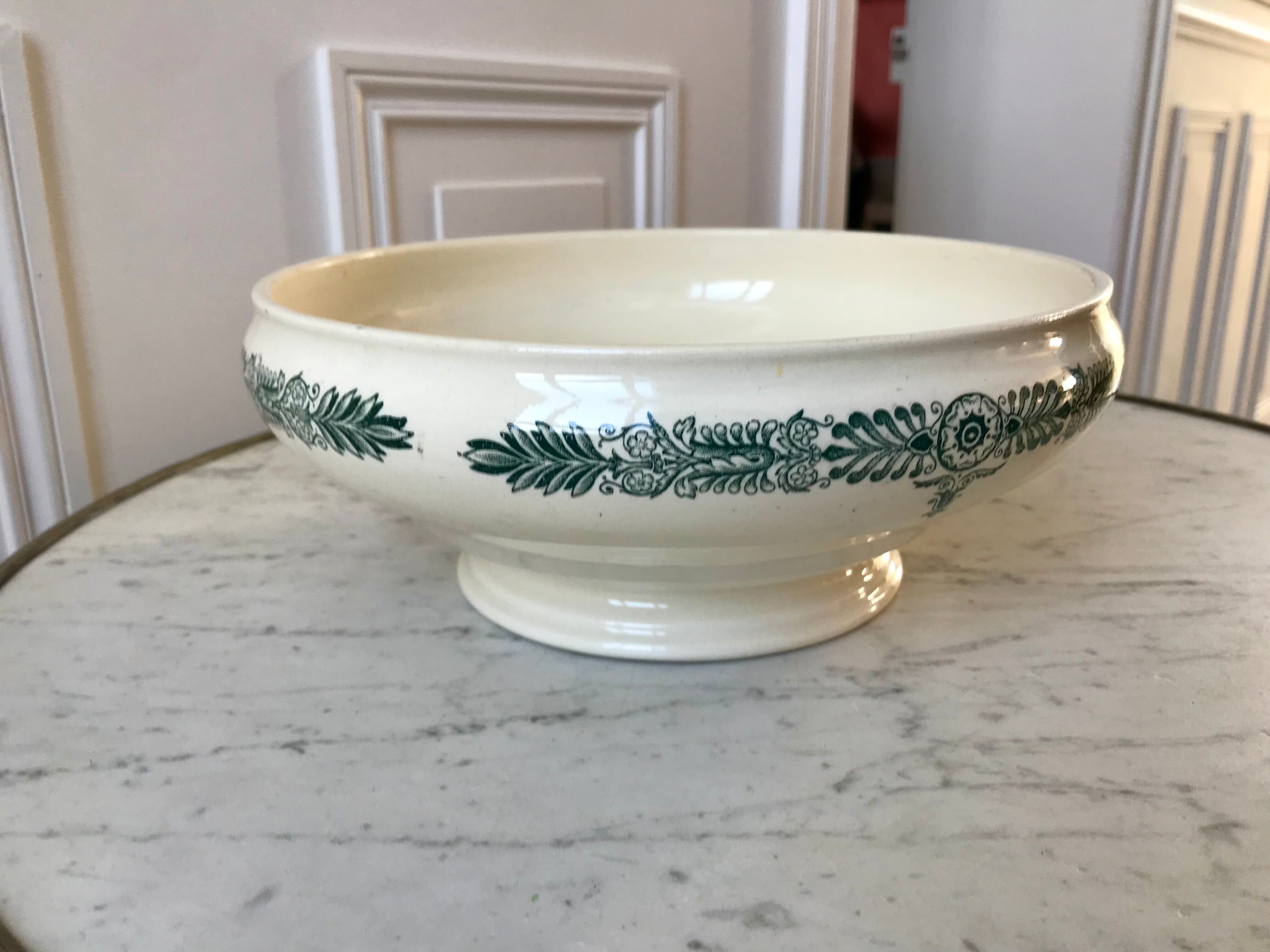 salad bowl Terre de Fer Longchamp model "Simone" late nineteenth