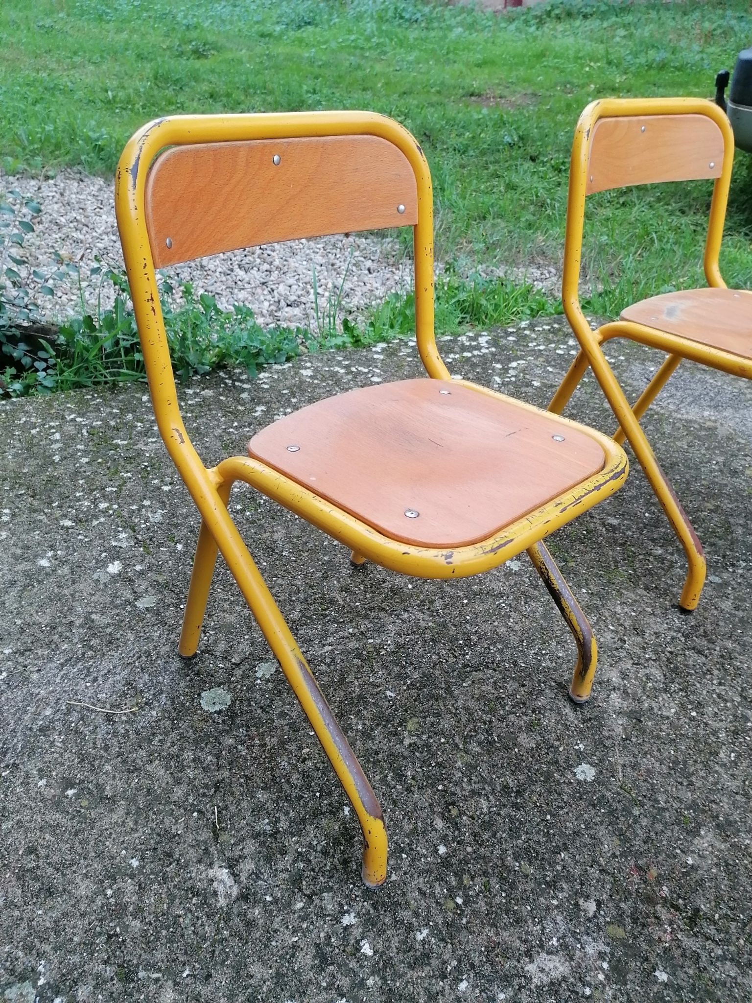 Lot de 4 chaises d'écolier vintage