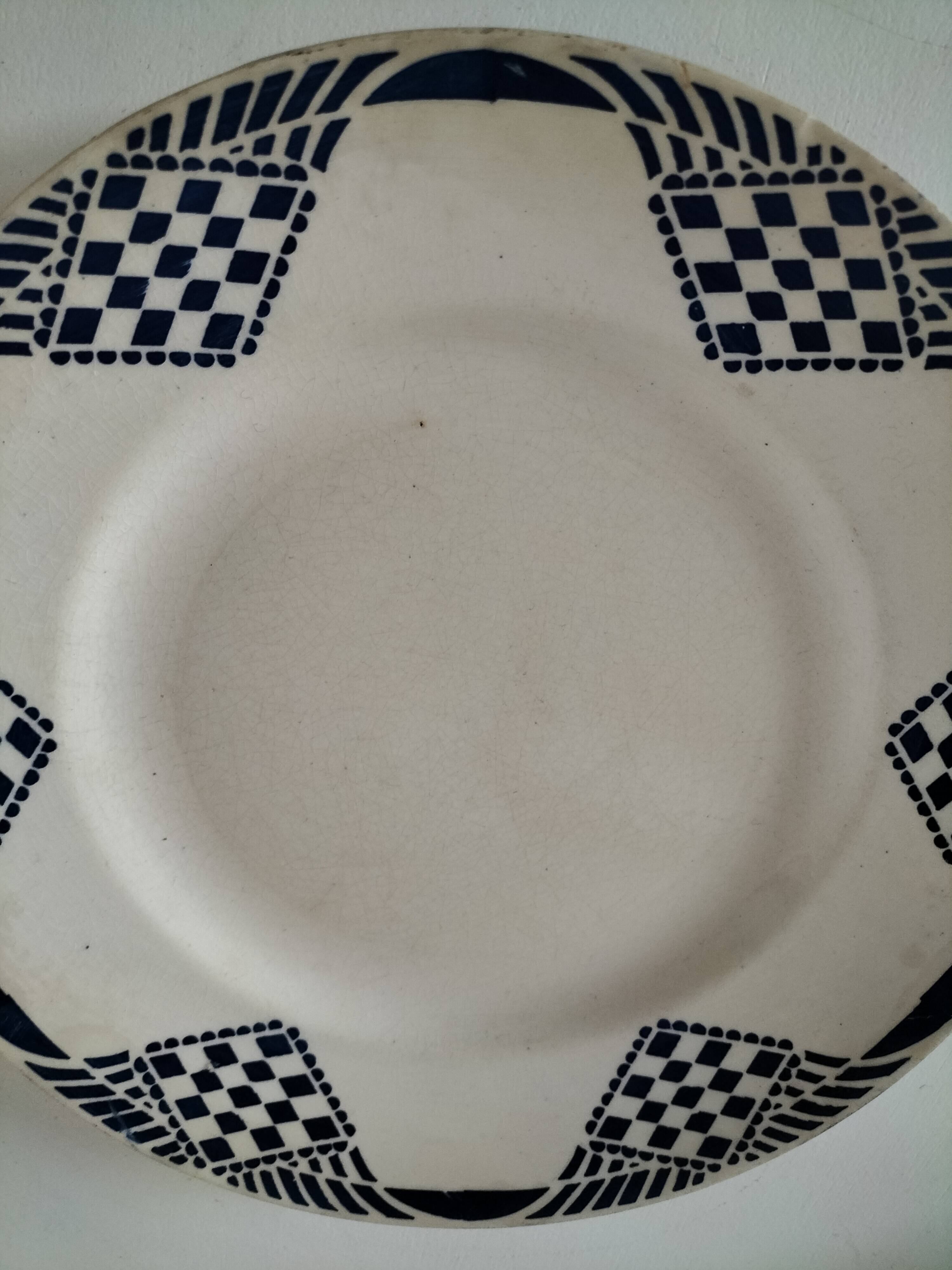 Moulin des loups plate, puppet model