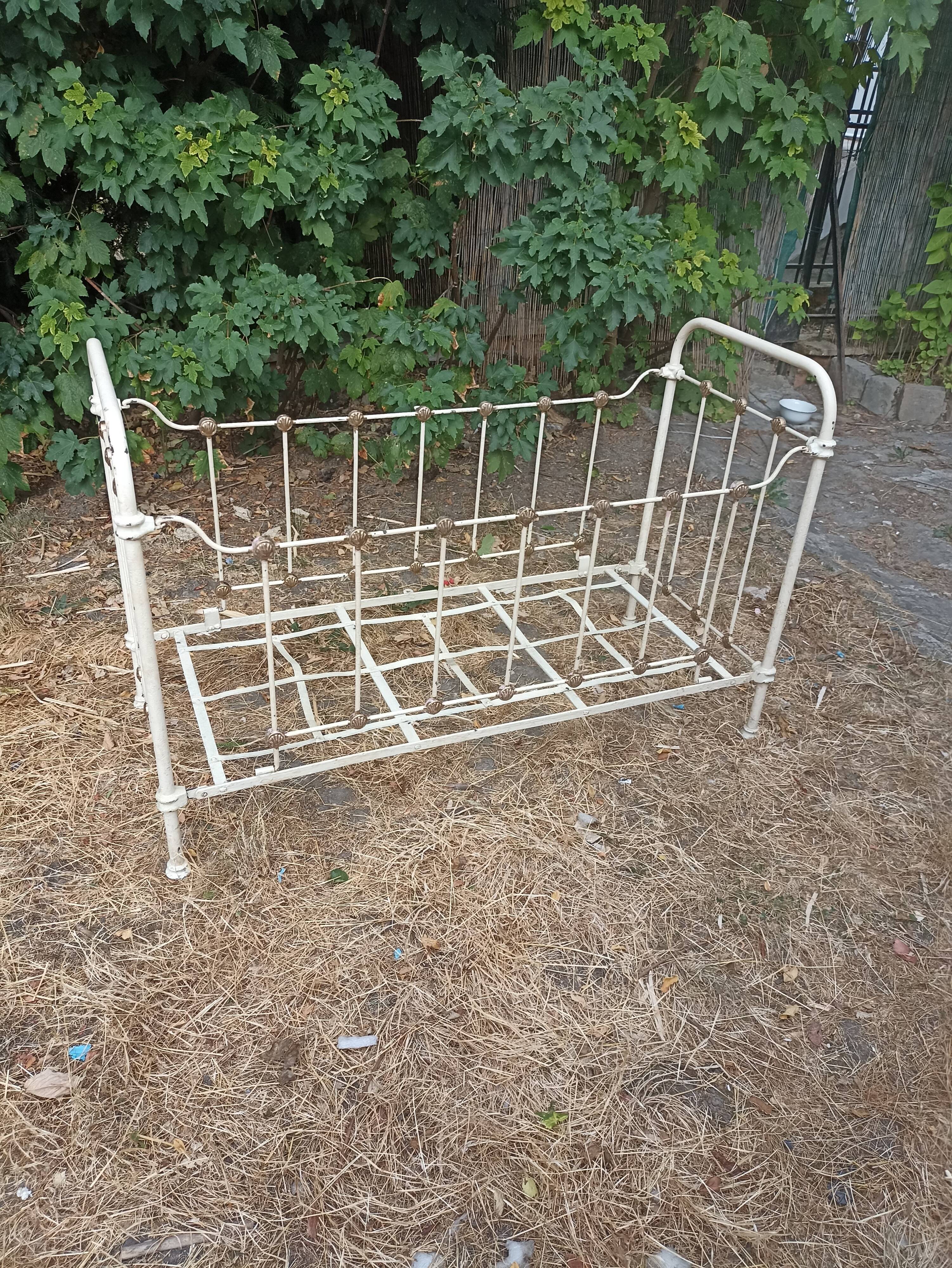 wrought iron bed