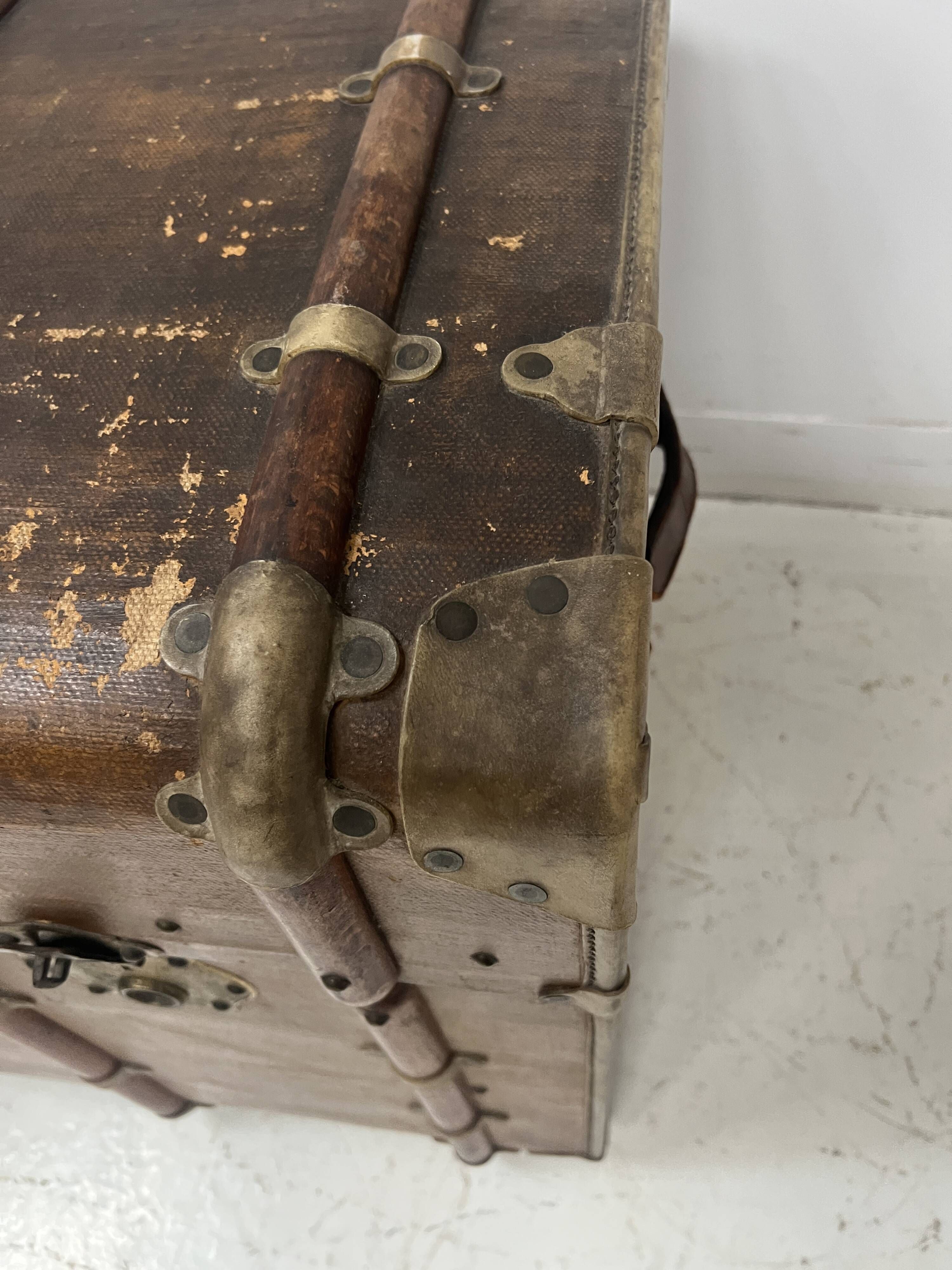 Ancienne malle de voyage a intérieur compartimenté XX siècle