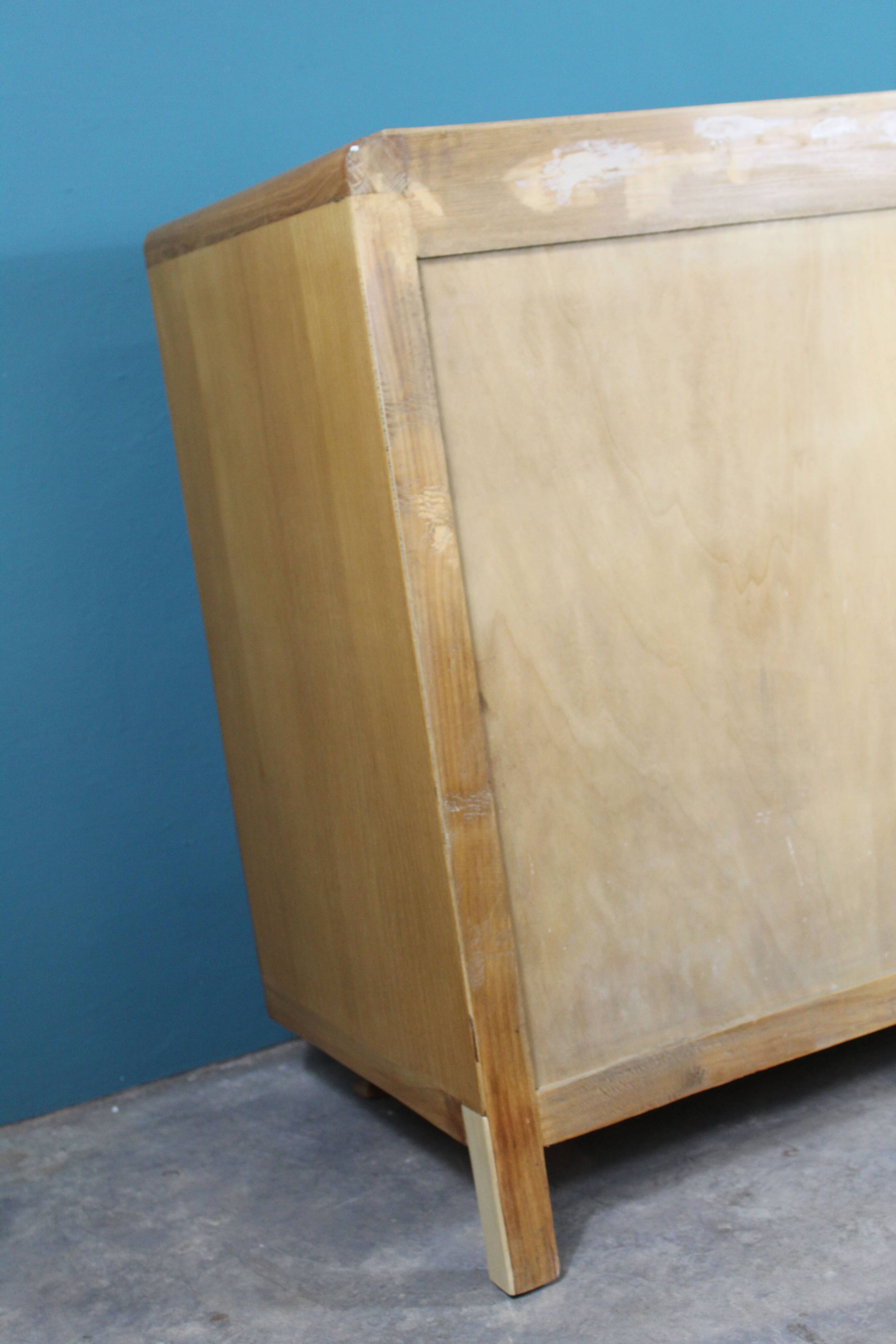 Elegant cassettiera in wood, restored, Italia 1950s, in good conditions