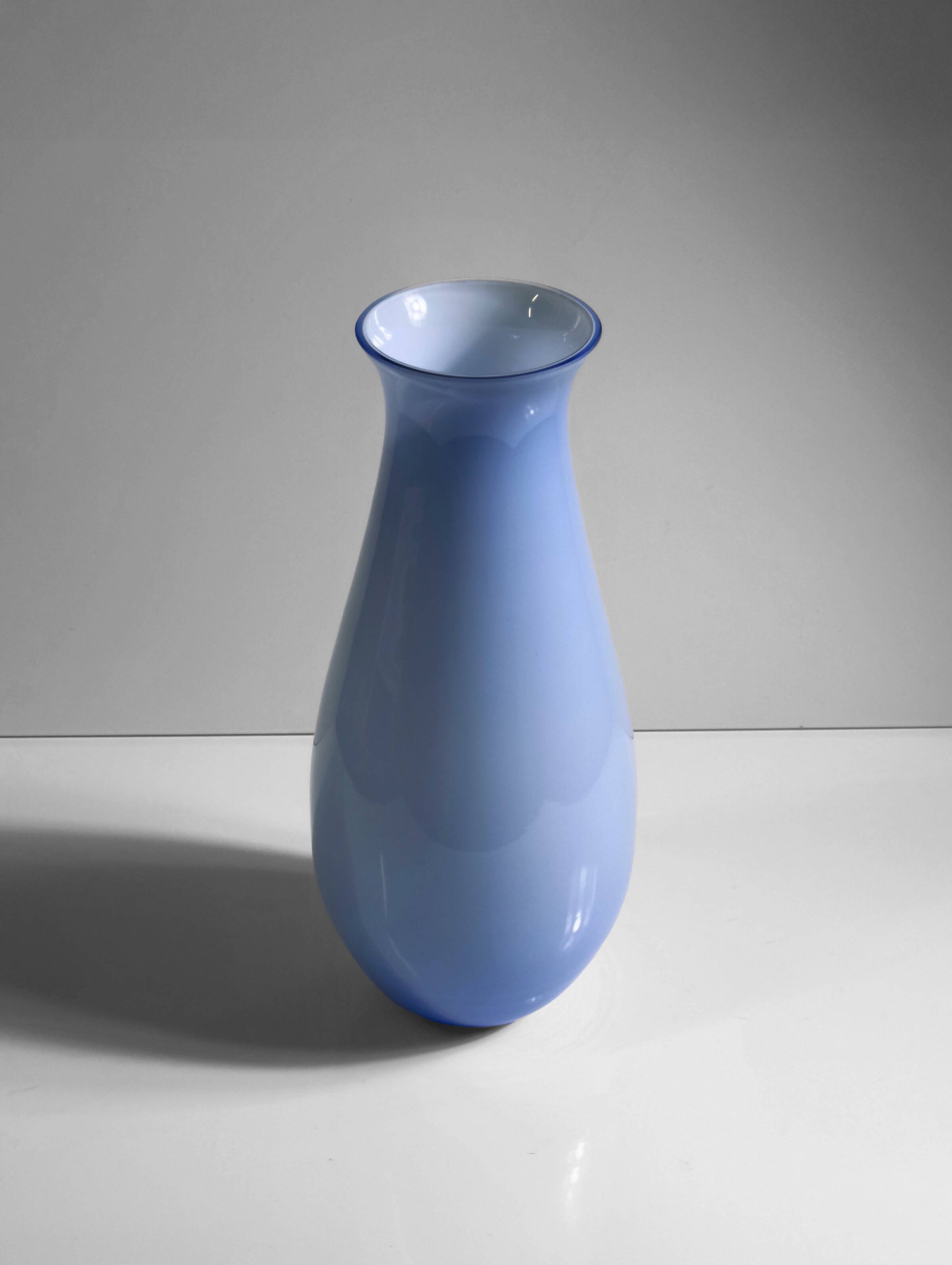 Vase bleu pastel de Murano, Italie - Années 1970