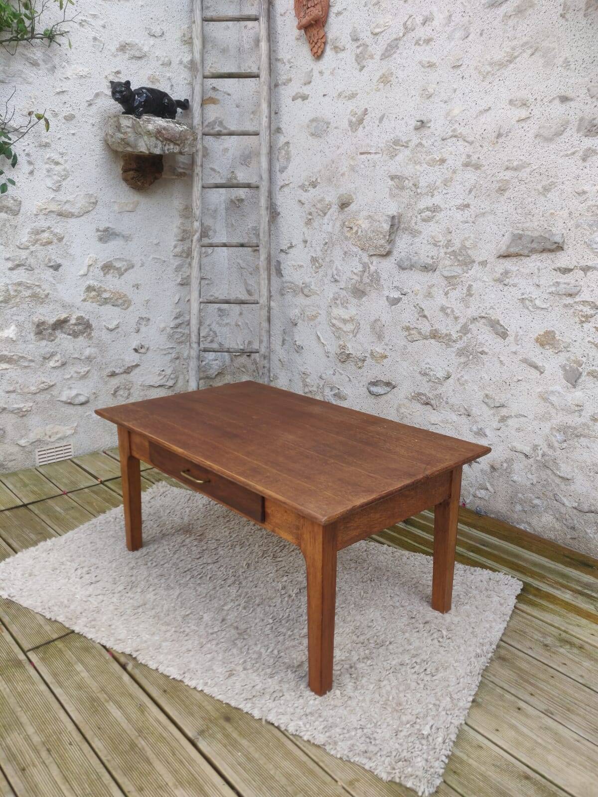 Coffee table with drawer