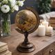 Globe terrestre vintage en bois tourné et bronze
