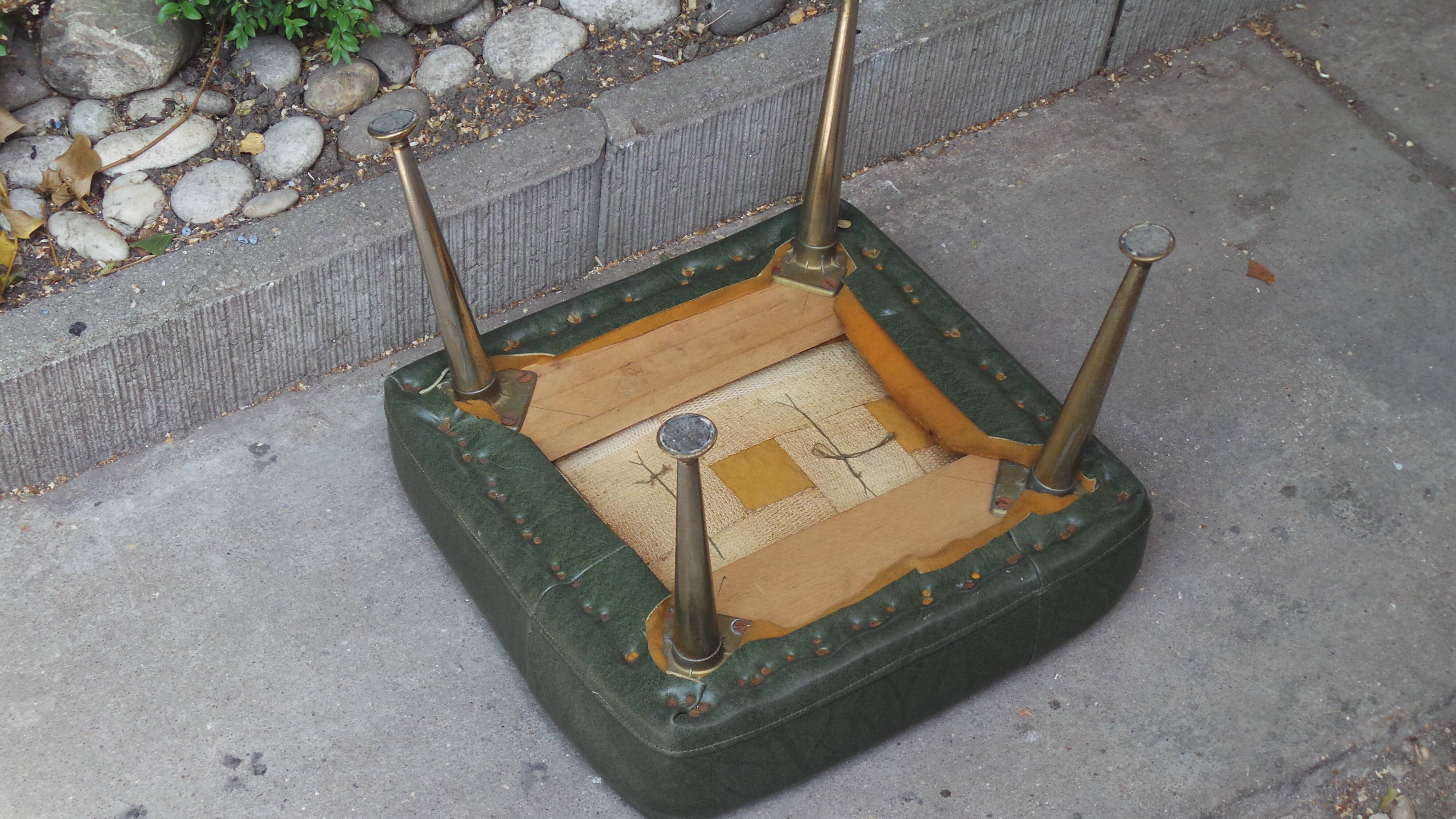 Stool footrest in green skaï