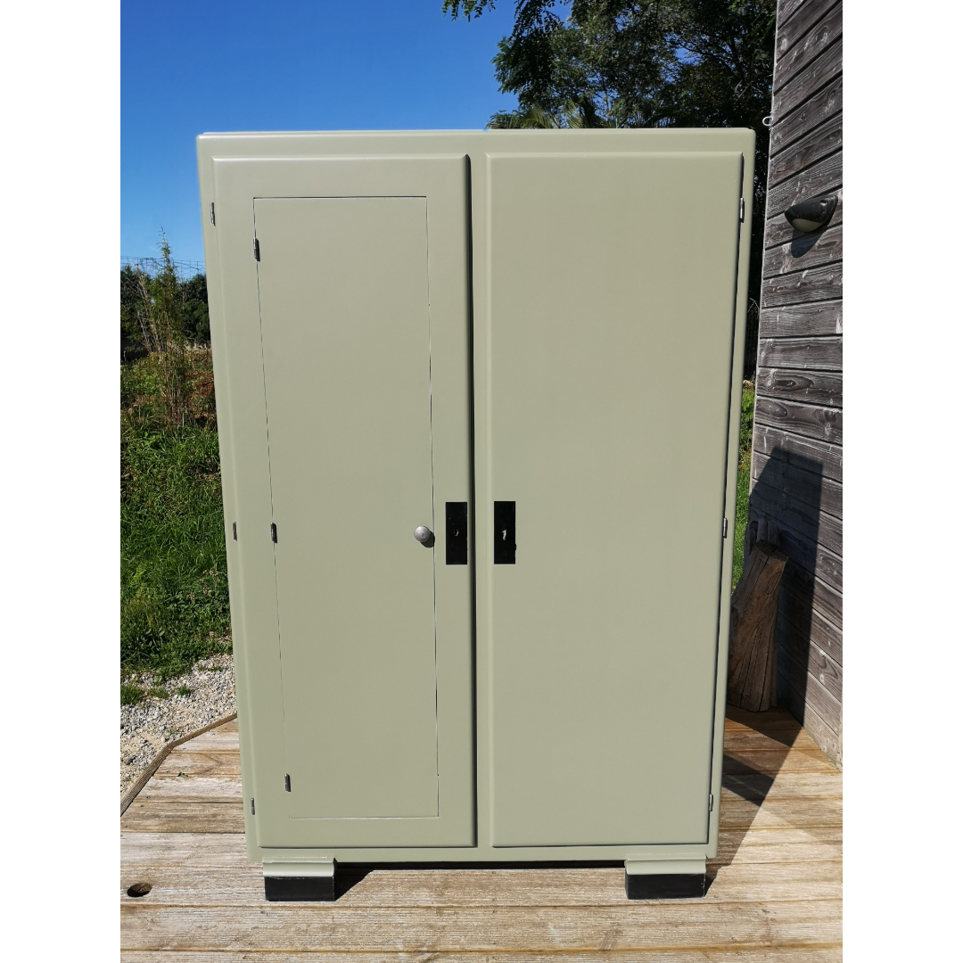 Renovated compact Mado buffet