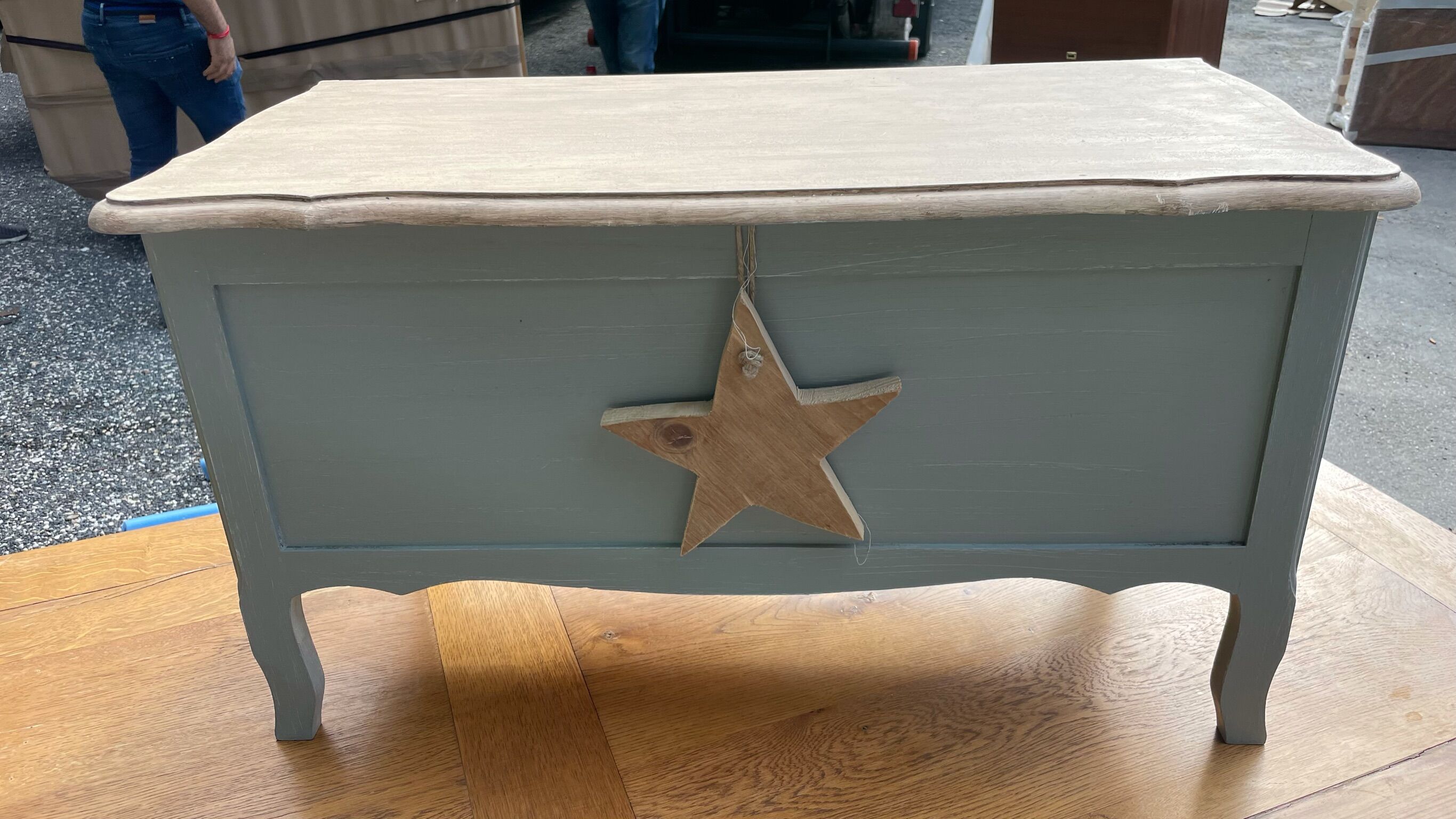 Children's toy chest