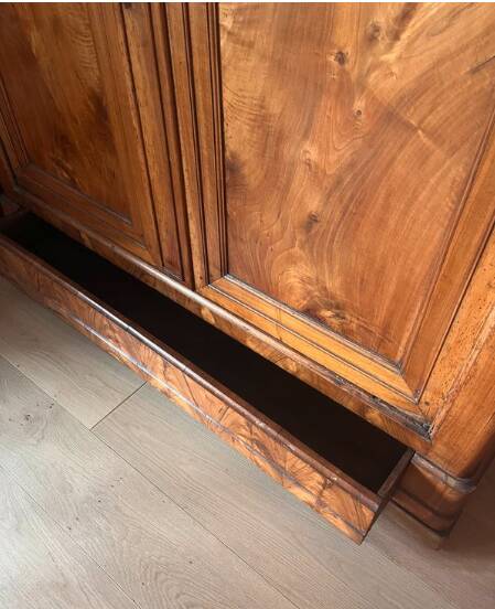 Large wardrobe / dresser in 19th-century wood