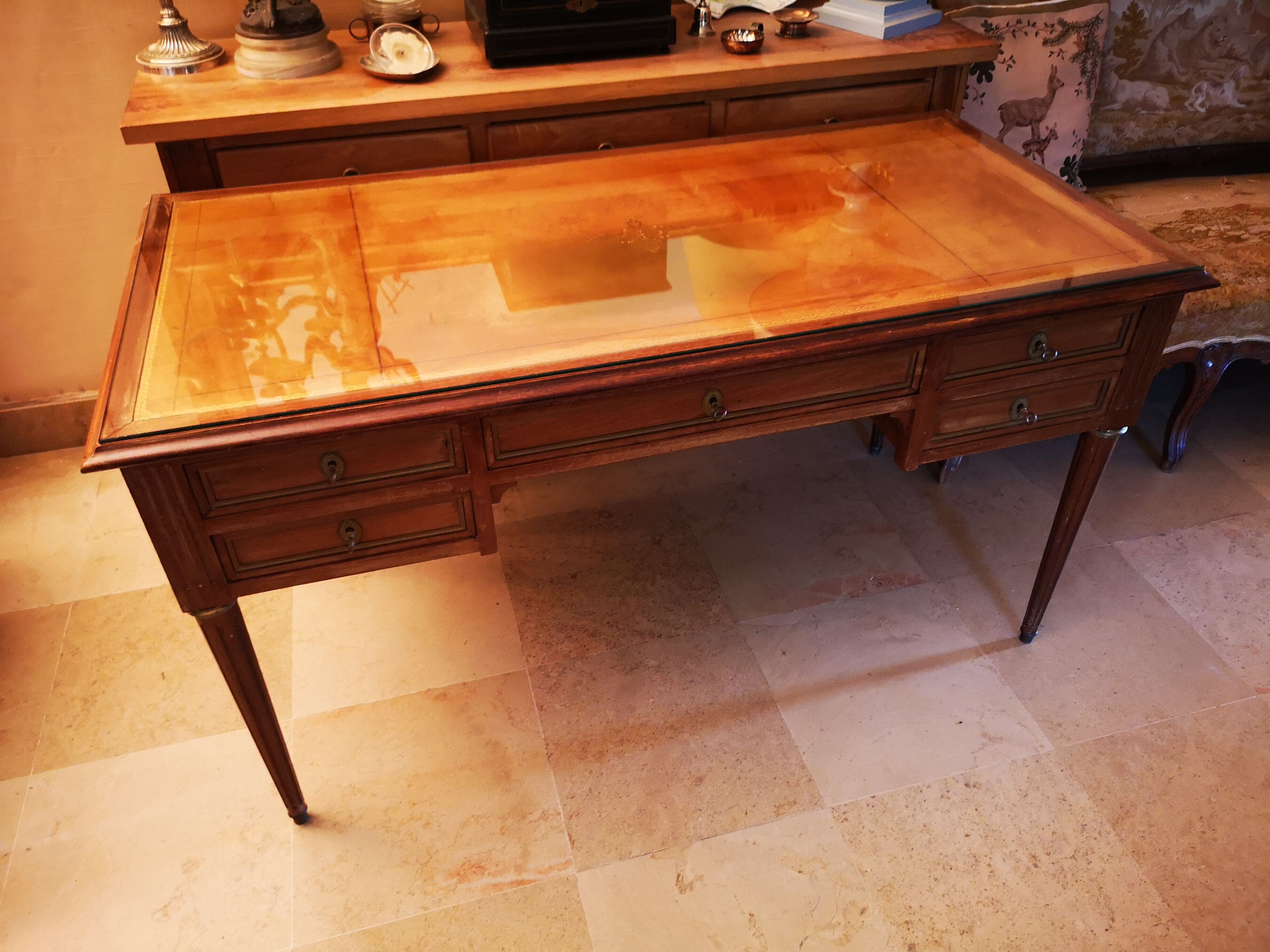 Bureau de style Louis XVI et son fauteuil
