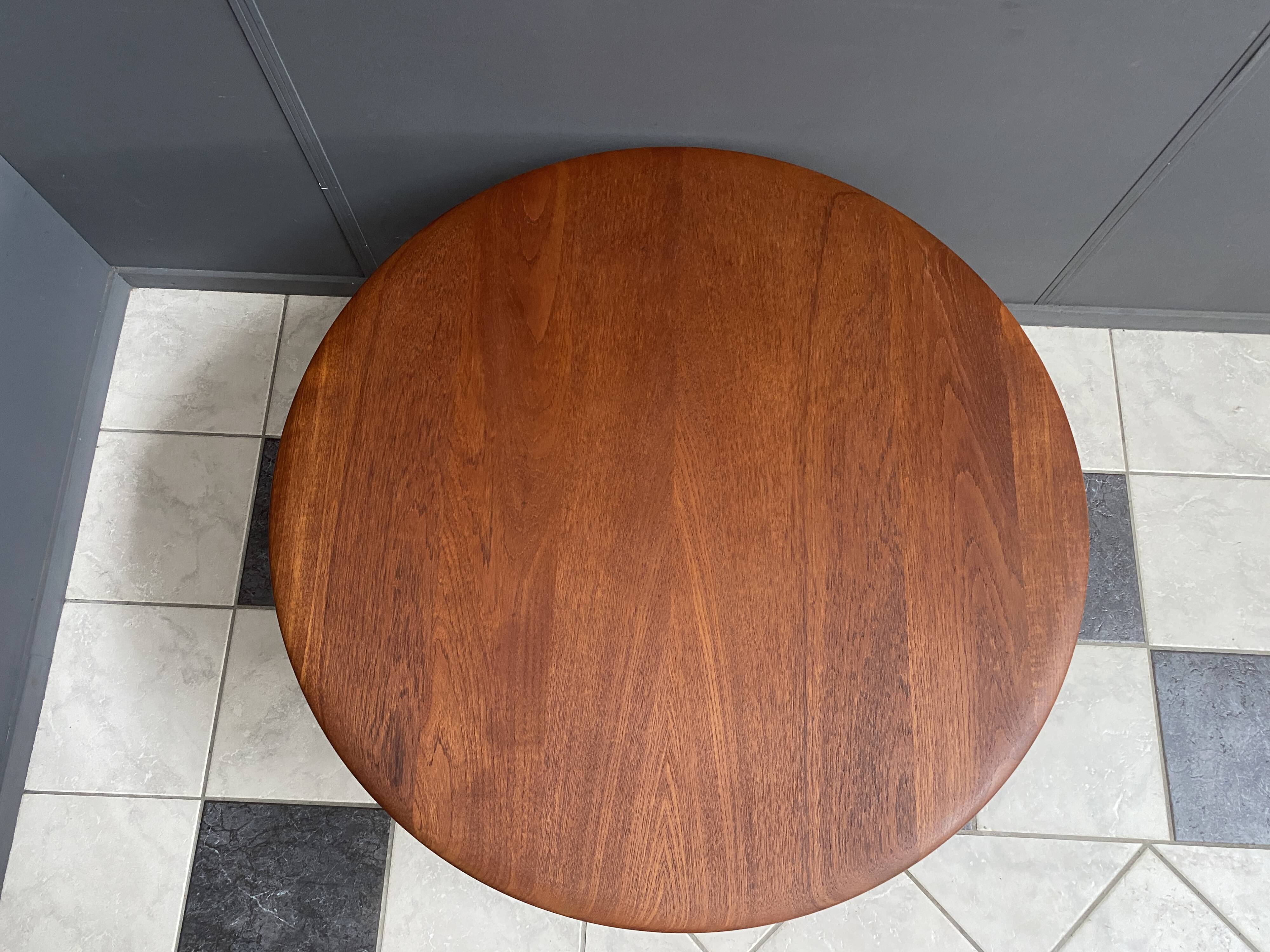 Mid-Century Modern scandinavian coffee table in teak by Hvidt & Mølgaard Nielsen for France and Søn.