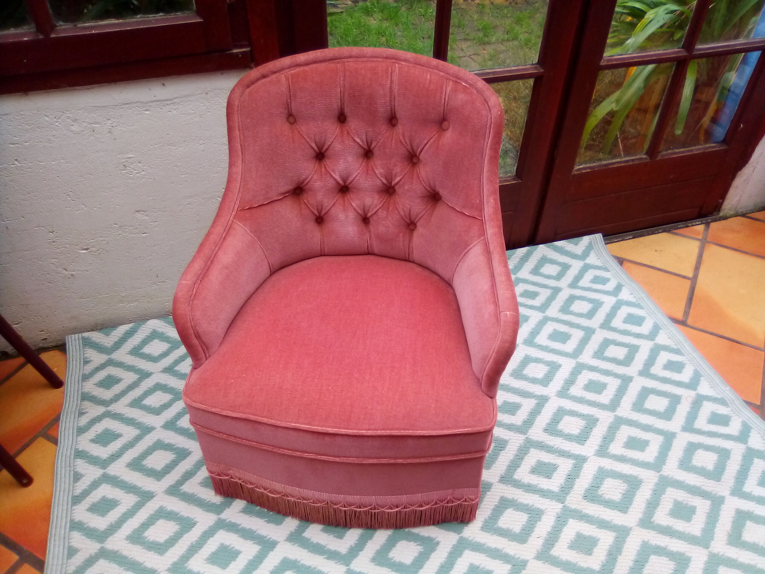 Pink velvet padded toad chair