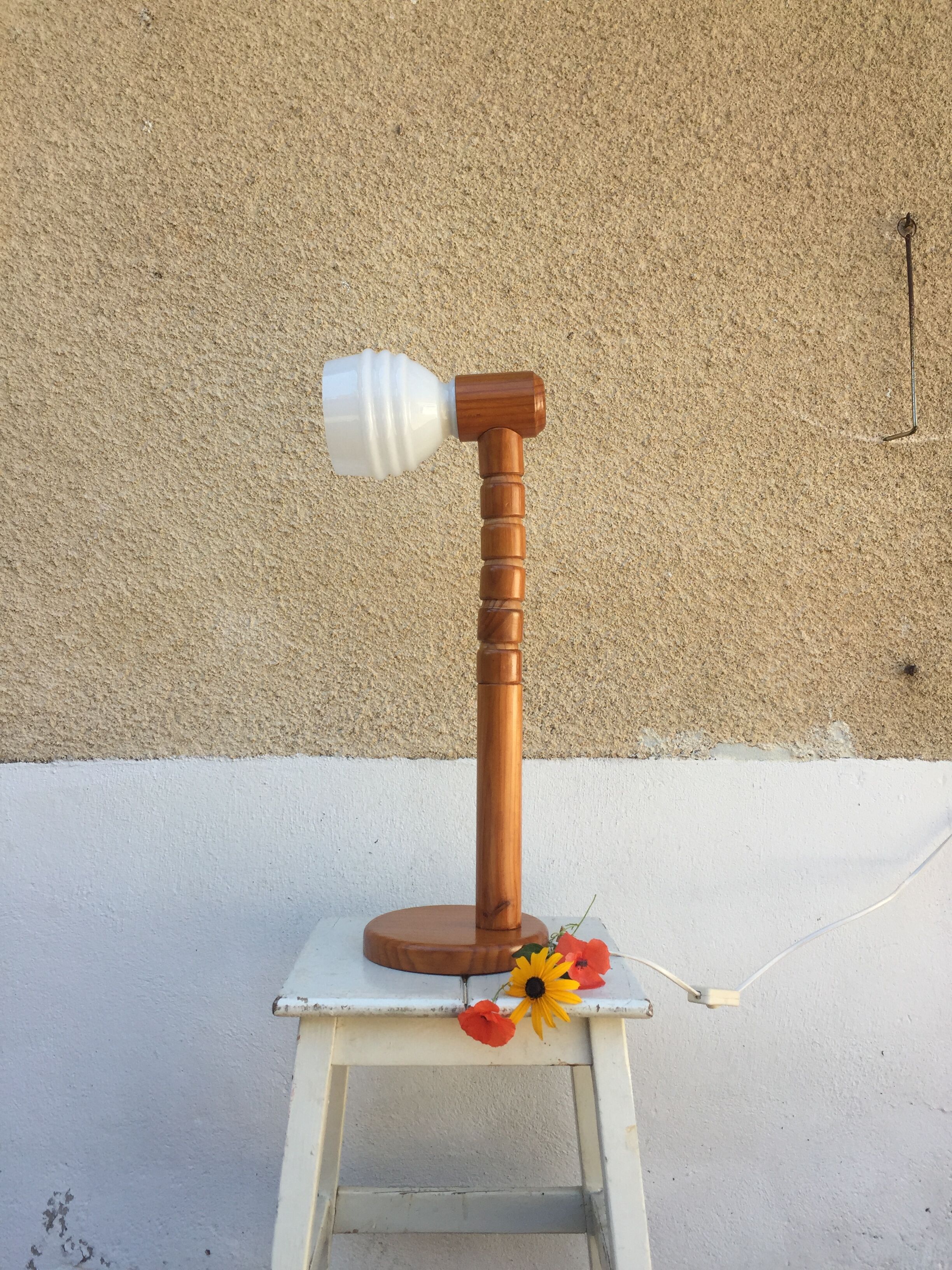 Articulated lamp in pine and opaline