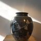 Vase noir a decor vegetal signé Philippe Jacques