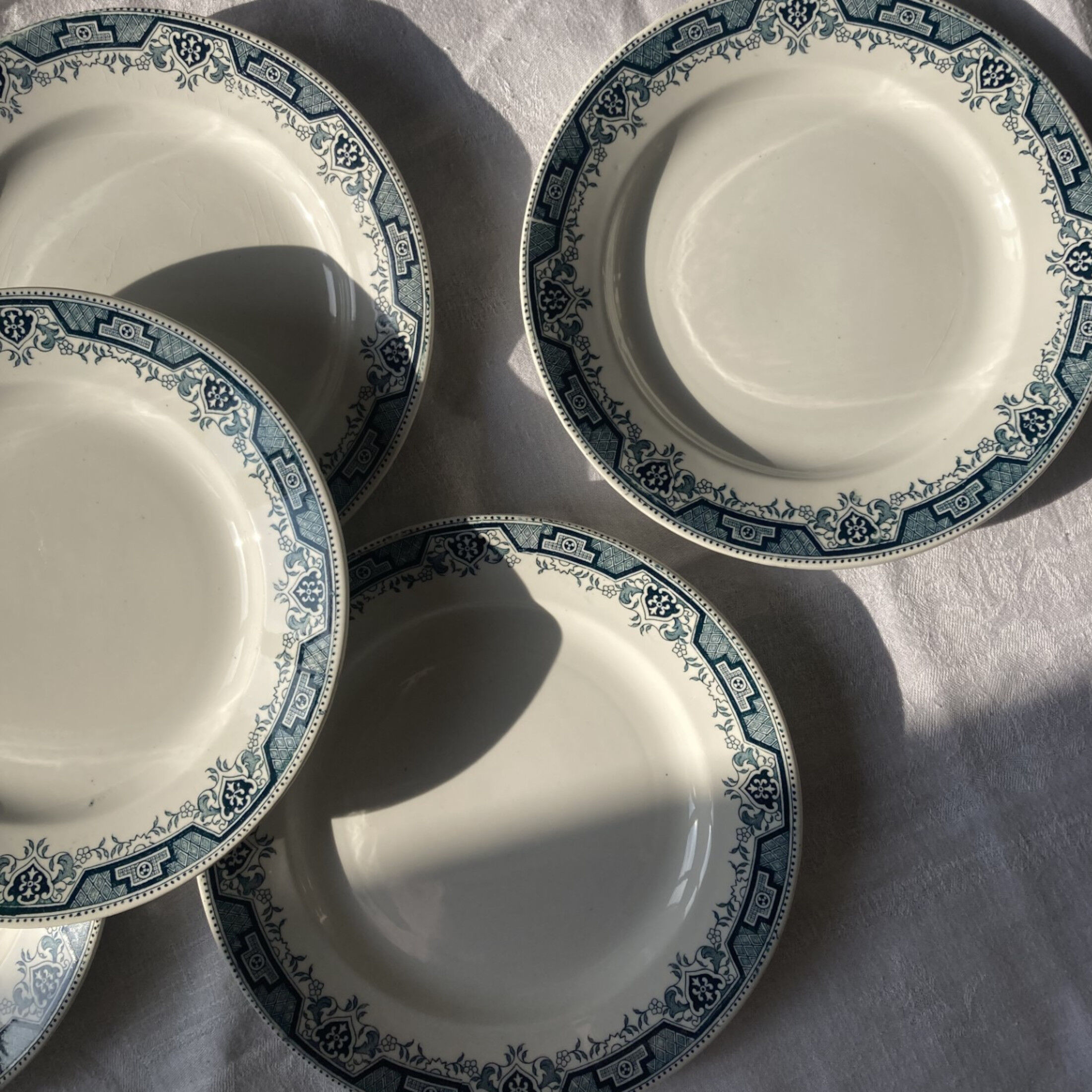 Set of 6 flat iron earth plates St Amand and Hamage model Morocco blue