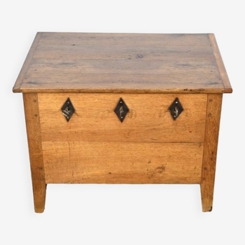 Oak Community Chest – Late 19th Century