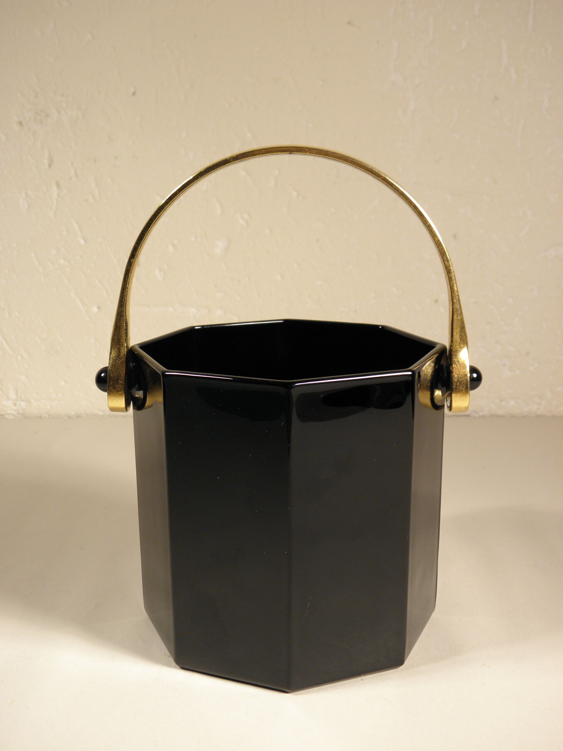 Black and gold ice bucket