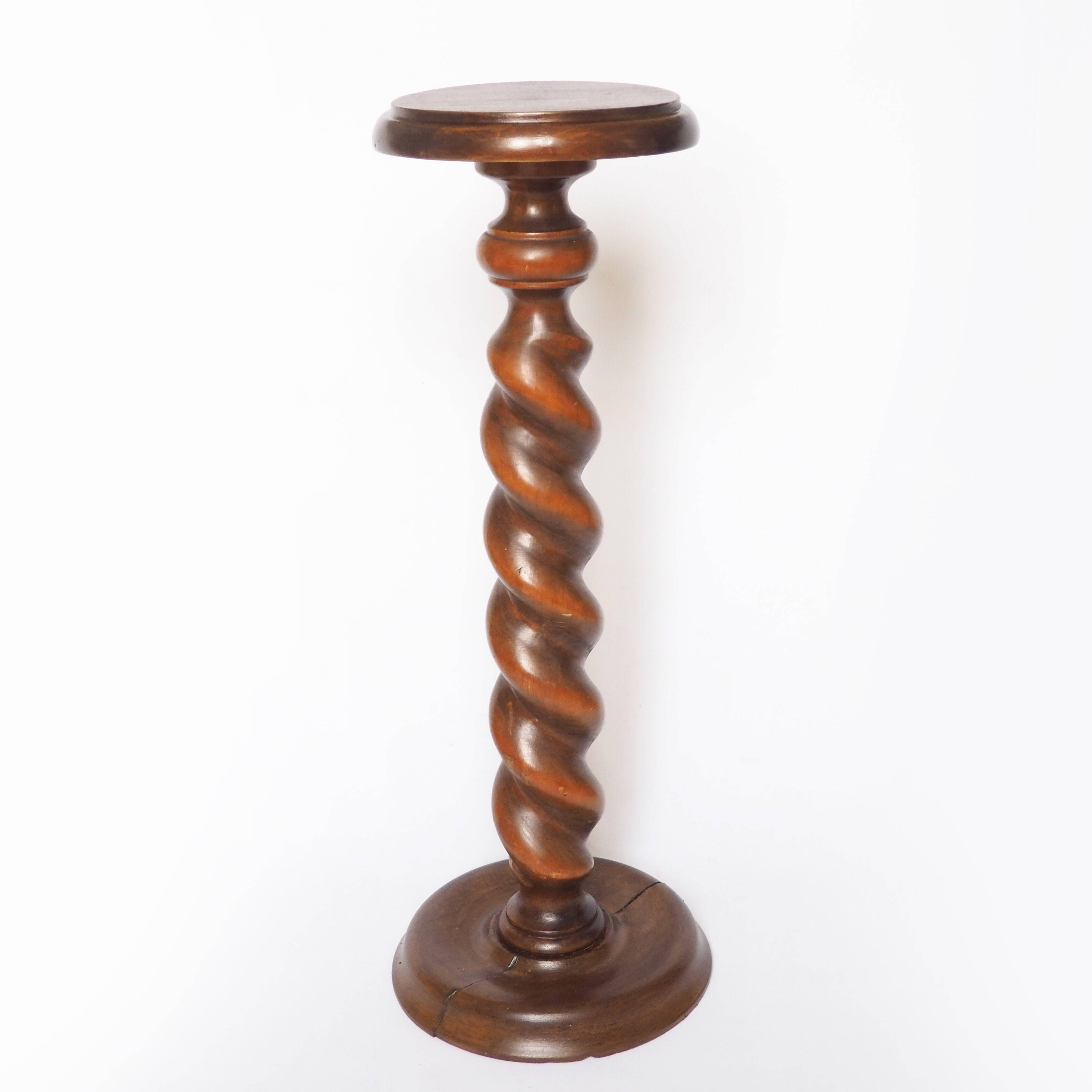 Pedestal column turned wood