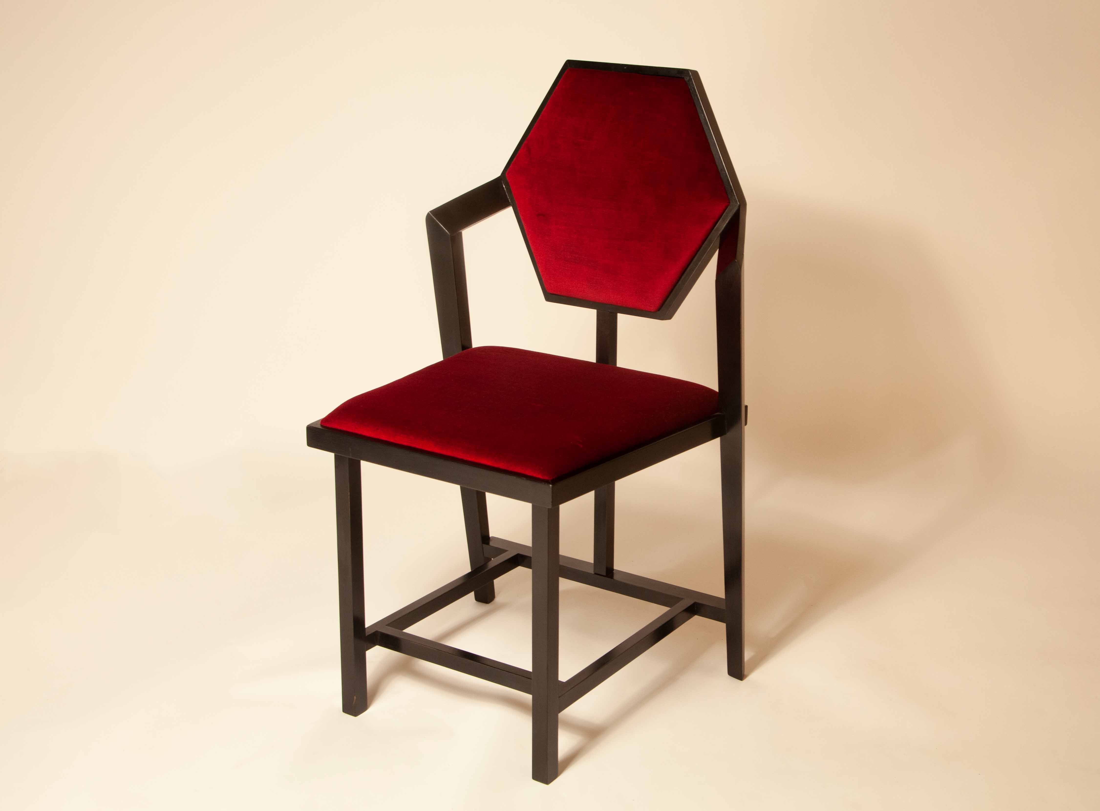 Lot 4 chaises par Frank Lloyd Wright années 80