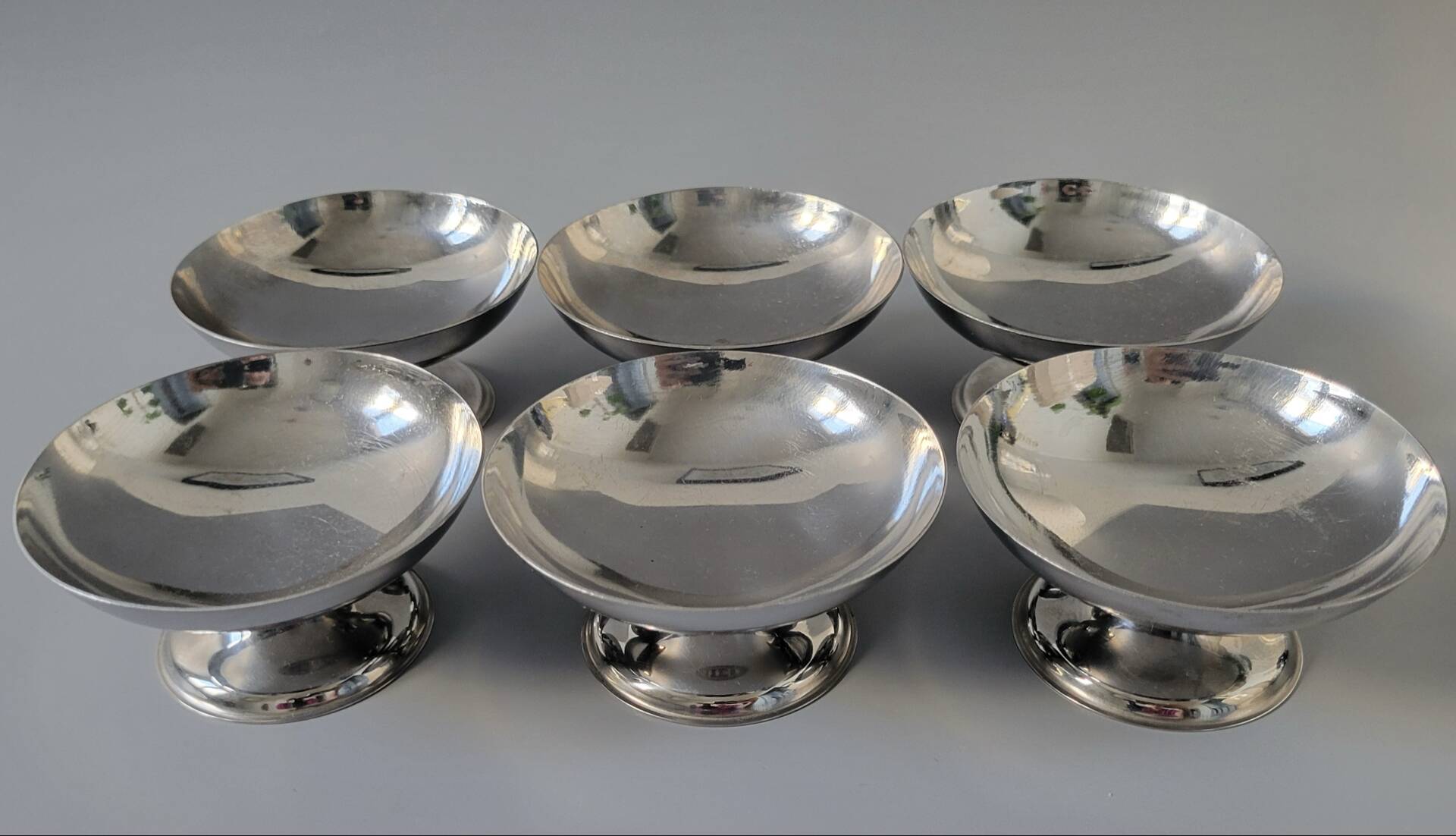 6 Stainless Steel Bowls