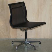 Fauteuil de bureau pivotant vintage Vitra ICF Eames EA105 Hopsak