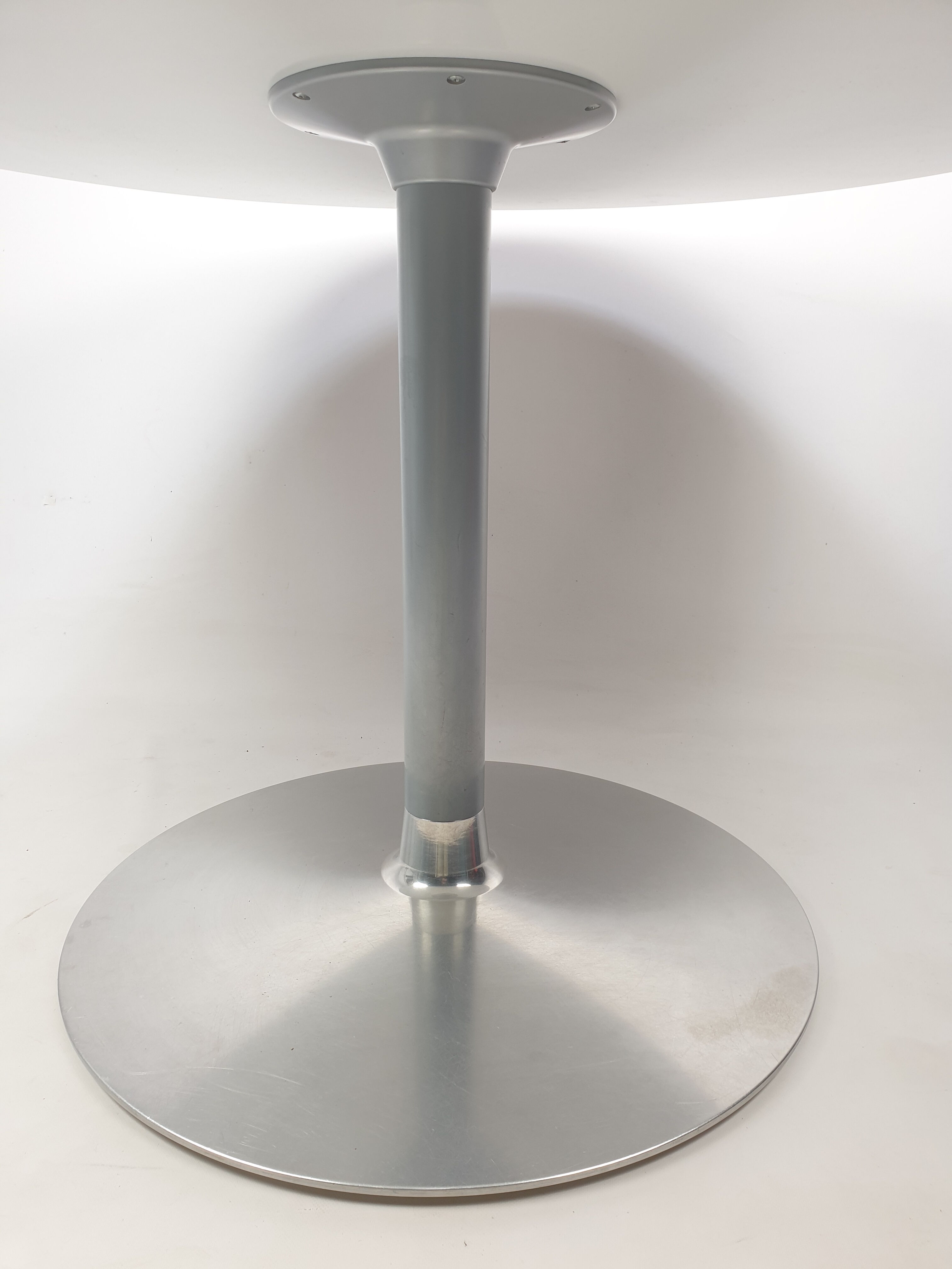 Round dining Table by Pierre Paulin for Artifort, 1980s
