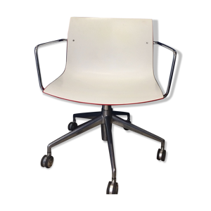 chaise pivotante Arper