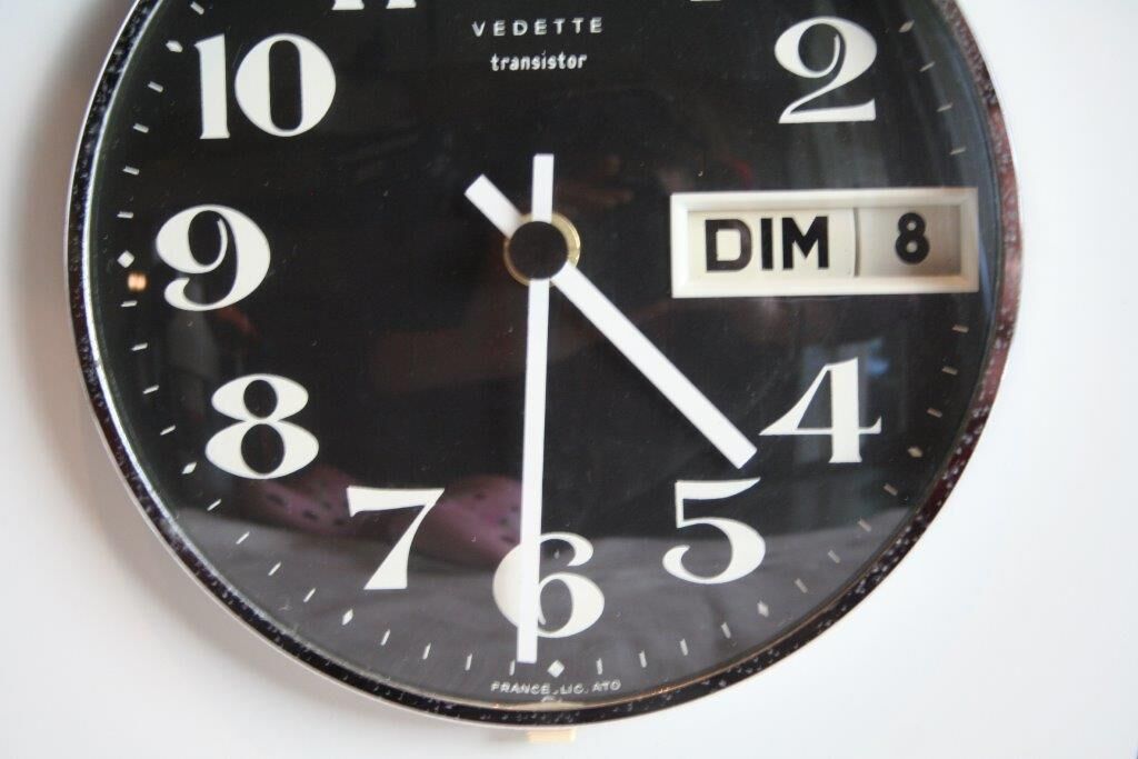 Vintage wall clock clock in formica featured transistor