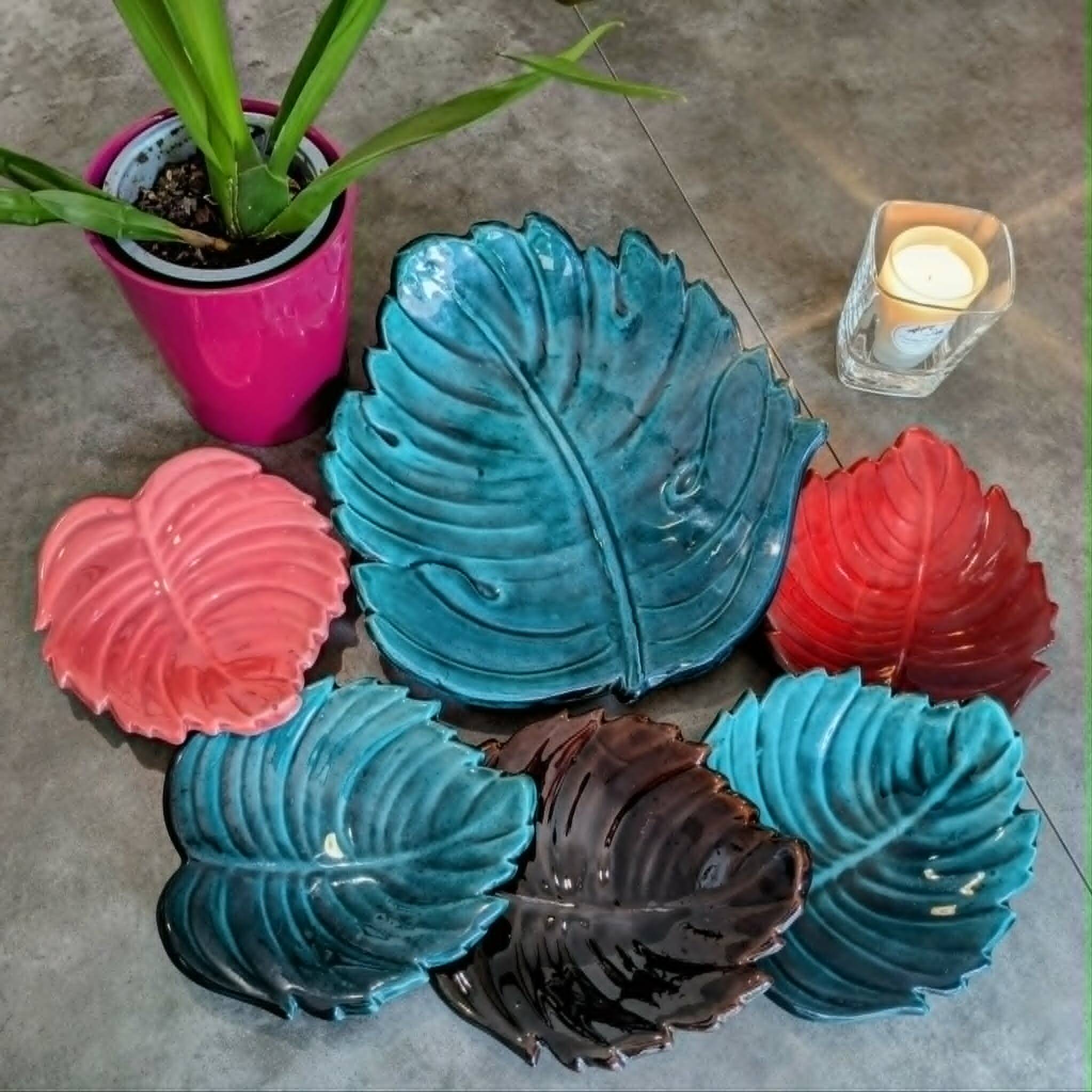 Vallauris signé – Coupelles et grand plat feuilles tropicales déco vintage