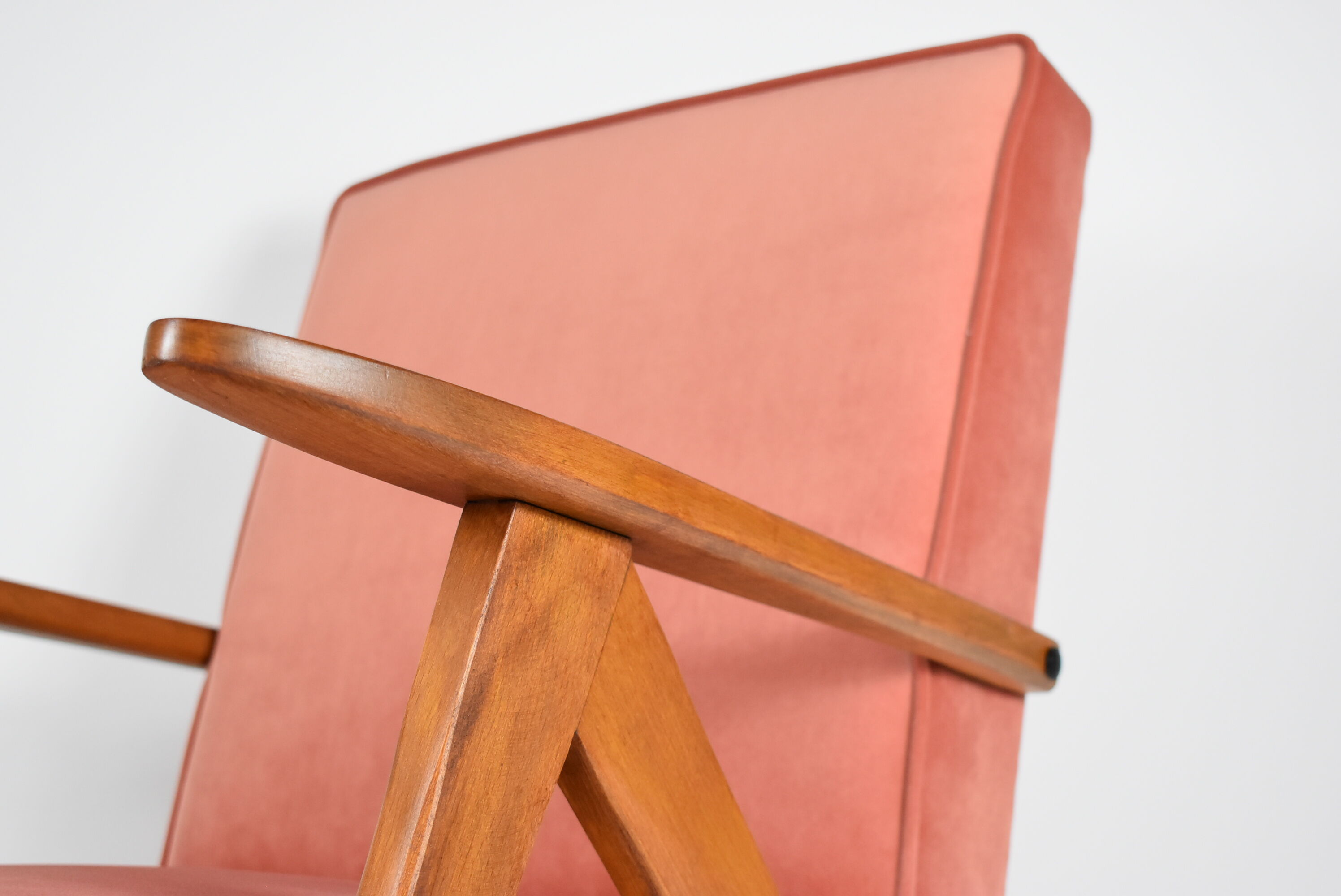 Vintage velvet armchair model Var 1960s fully restored, pink fabric, teak