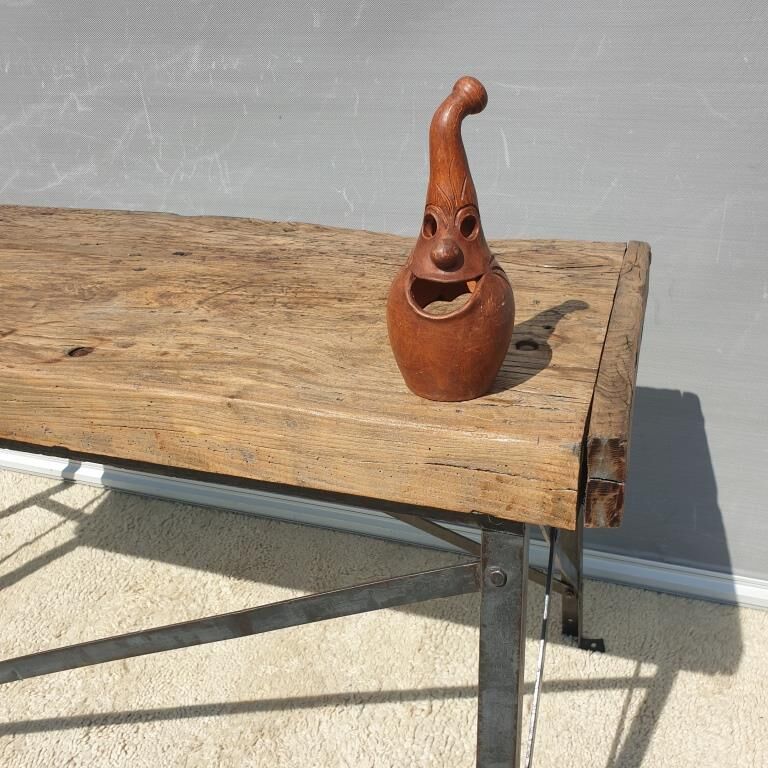 Eiffel metal base workshop with rivets