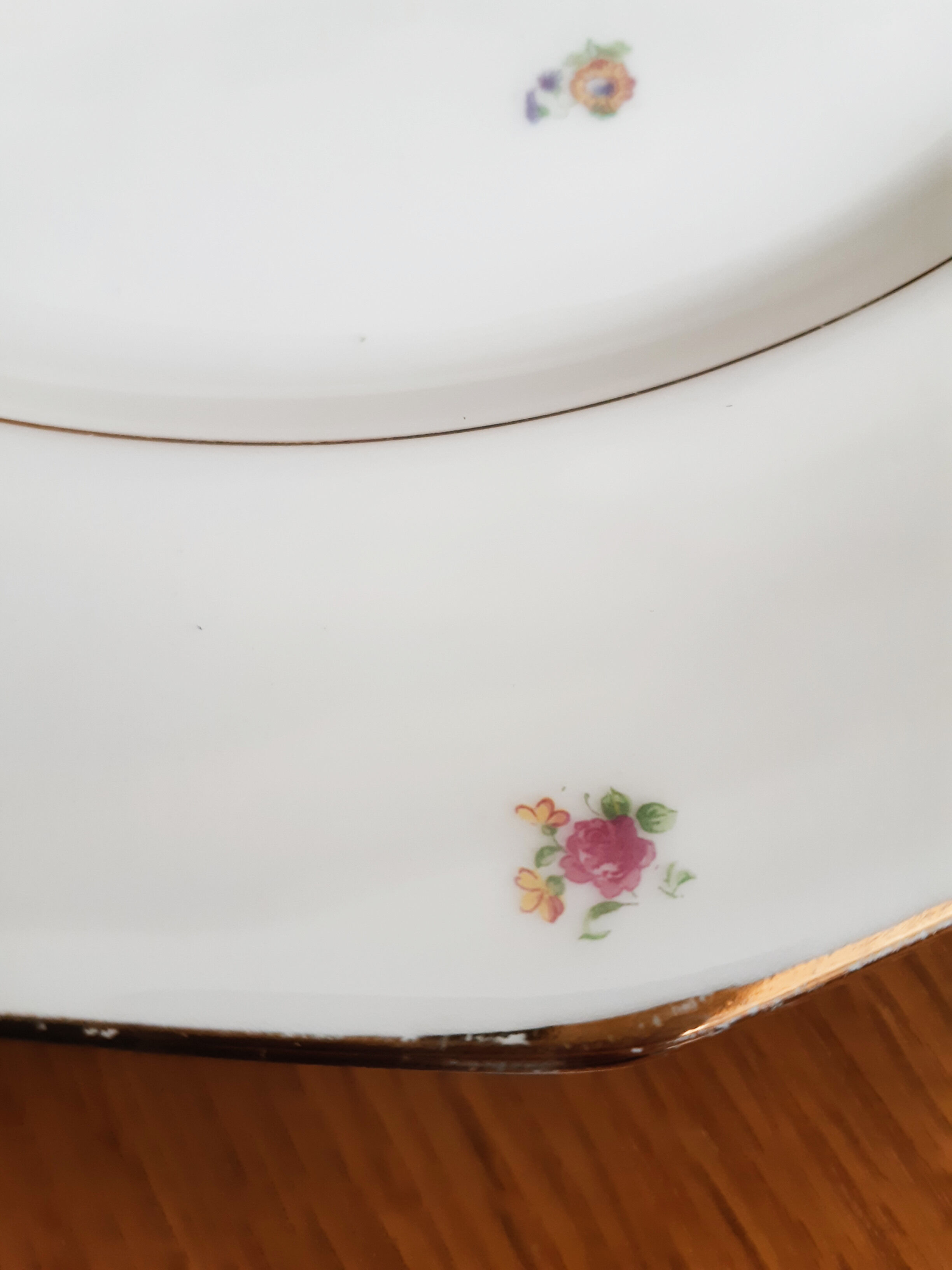 3 round dishes in floral and gold porcelain
