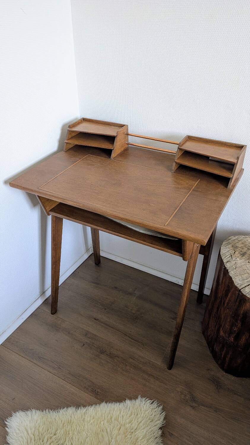 Bureau vintage en bois – charme et authenticité