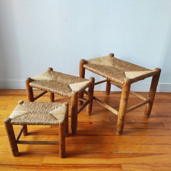 Suite de 3 petits bancs / tabourets en bois et paille Vintage 60-70