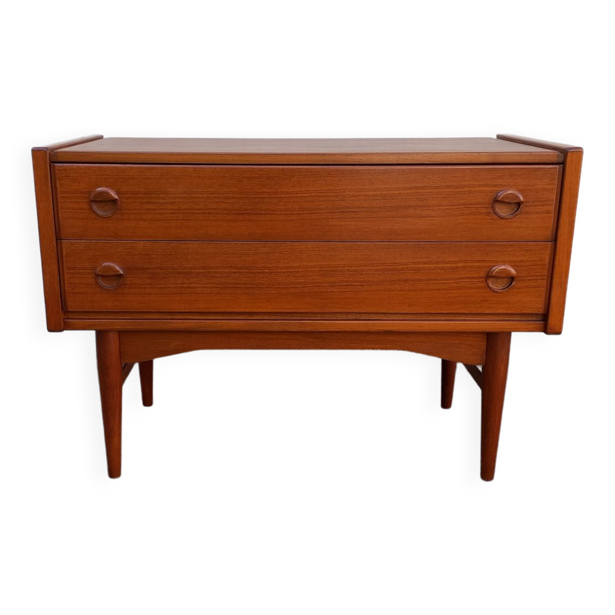 Scandinavian chest of drawers
