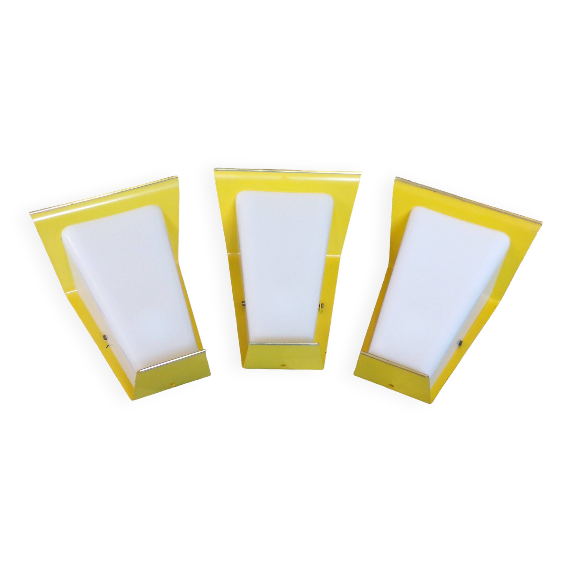 Trio d'appliques modernistes en tôle