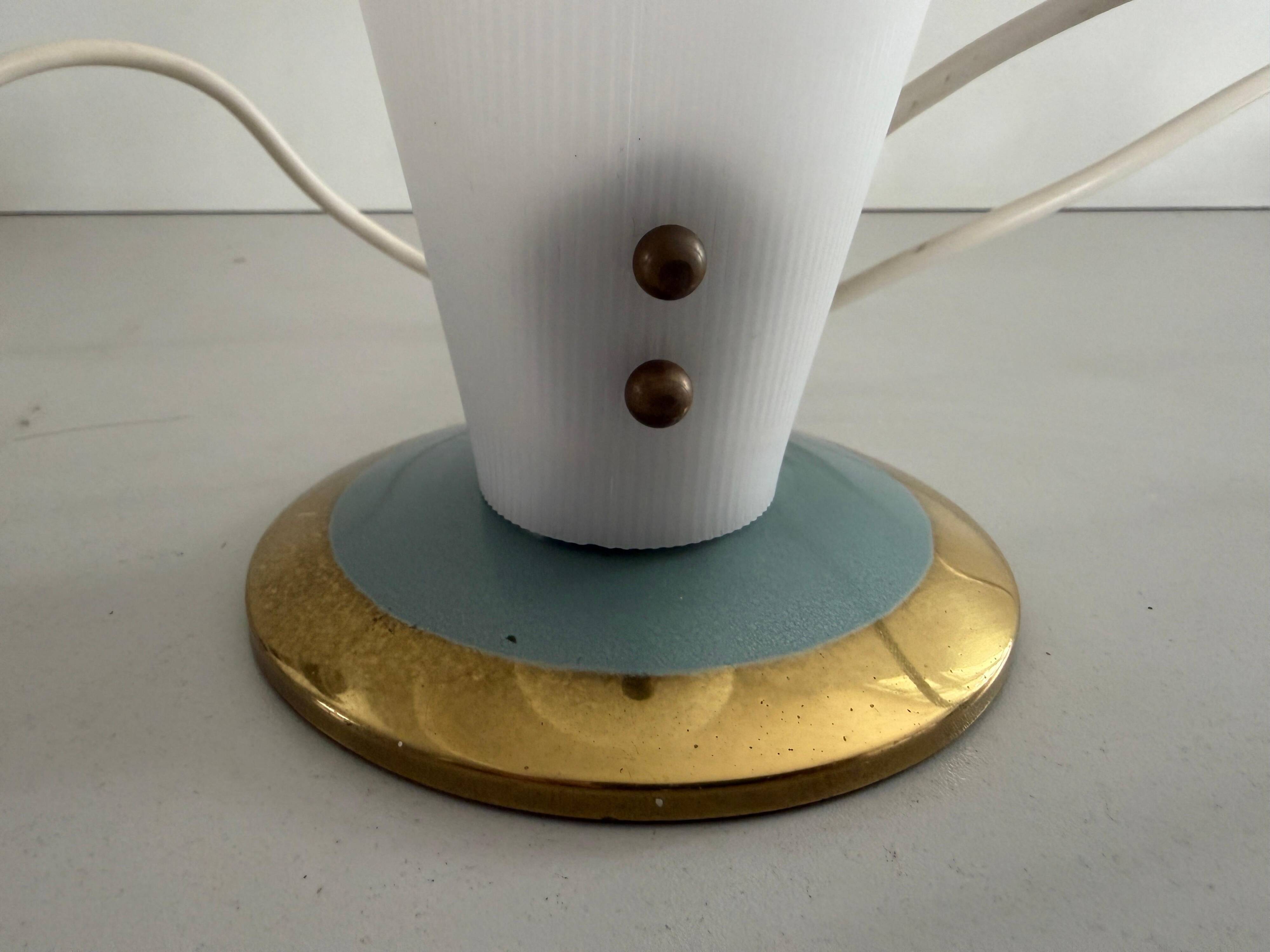 Paire de lampes de bureau du milieu du siècle à tête en plexiglas et base en métal, années 1960, Allemagne