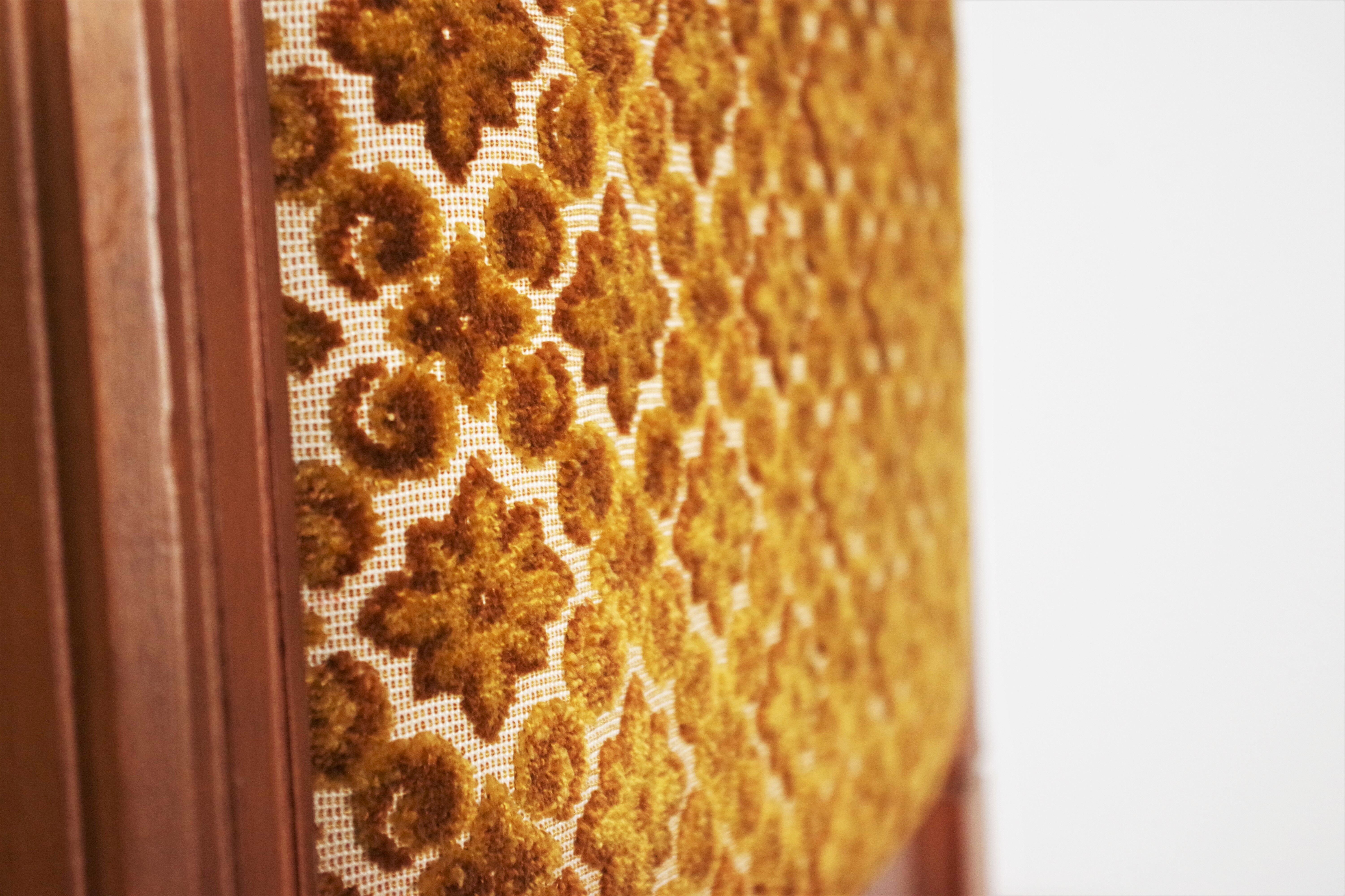 Velvet and carved wood chairs, 70s. Game of 2