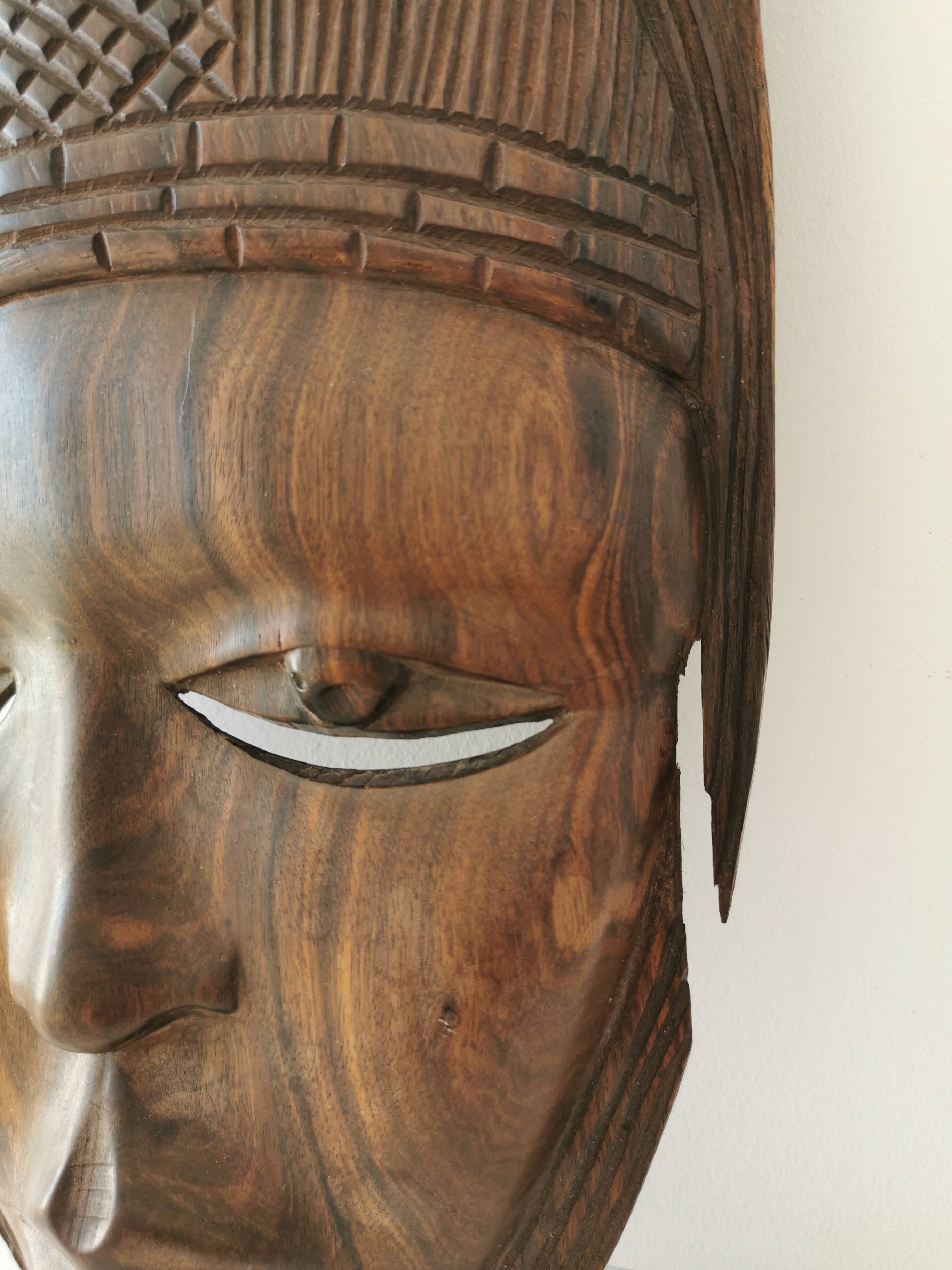 Masque en bois africain sculpté à la main vintage : décoration murale tribale