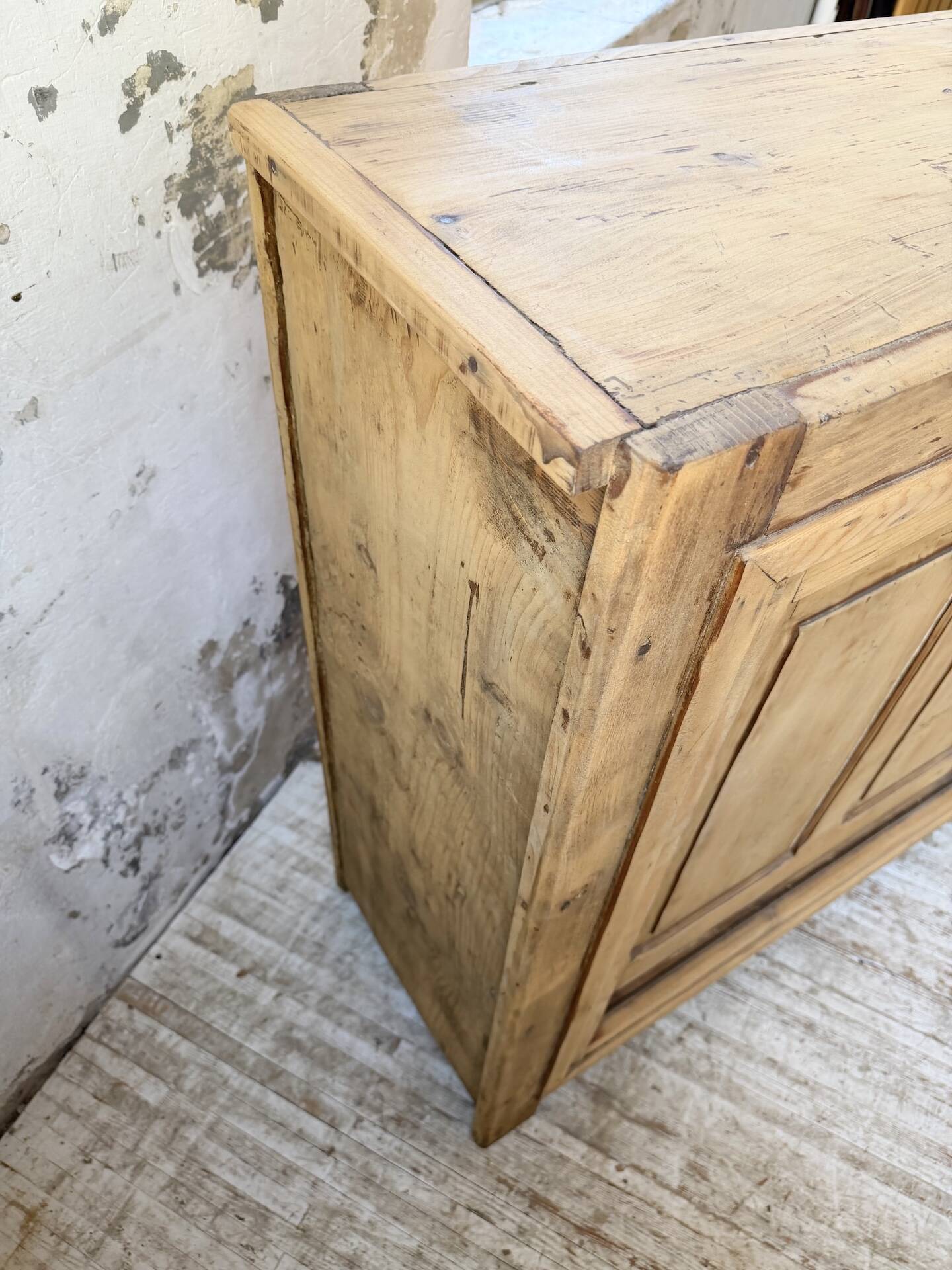 Enfilade with sliding doors from the 1950s