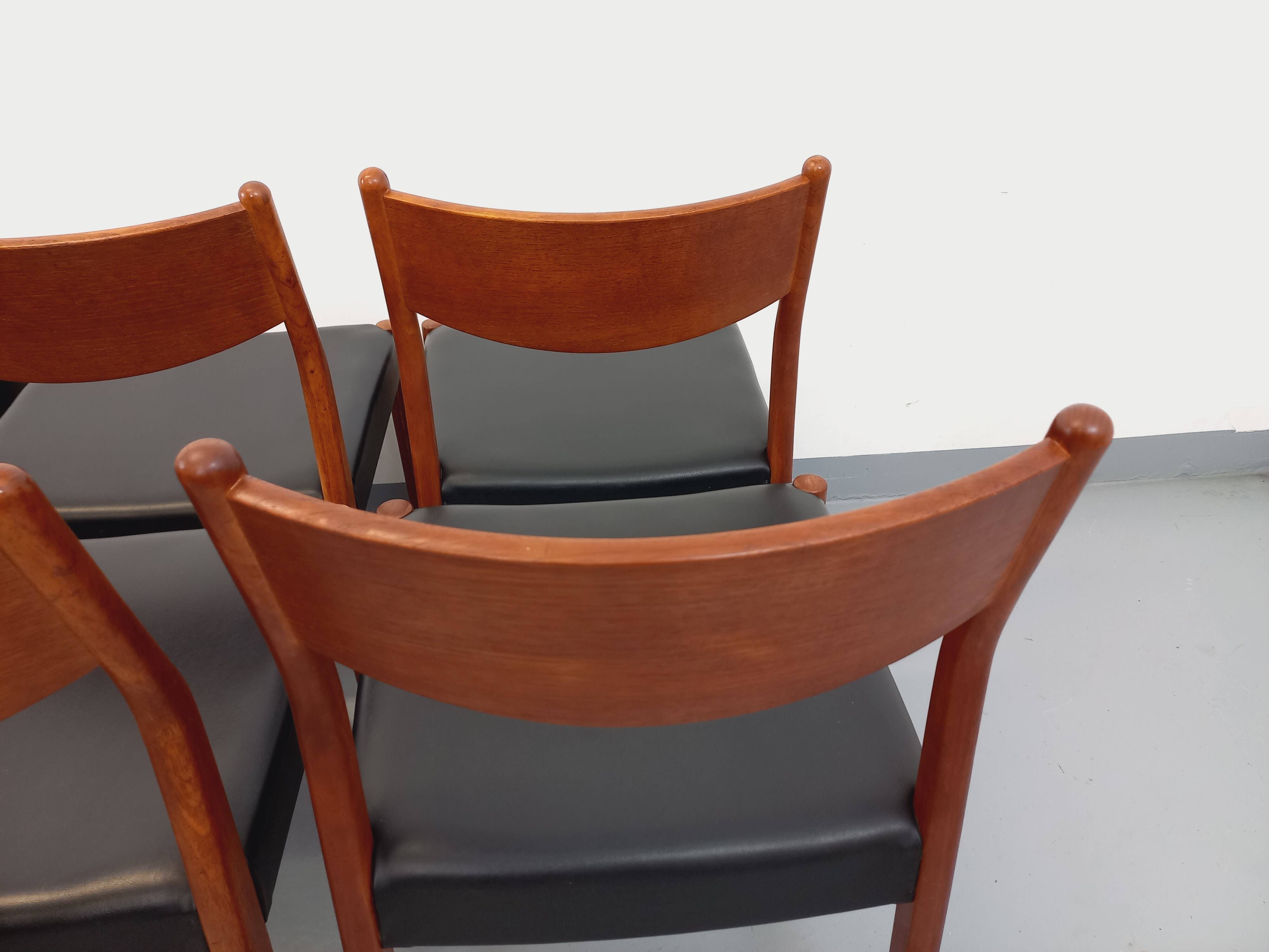 Set of 6 vintage Scandinavian Fristho Franeker chairs in teak and skai from the 60s