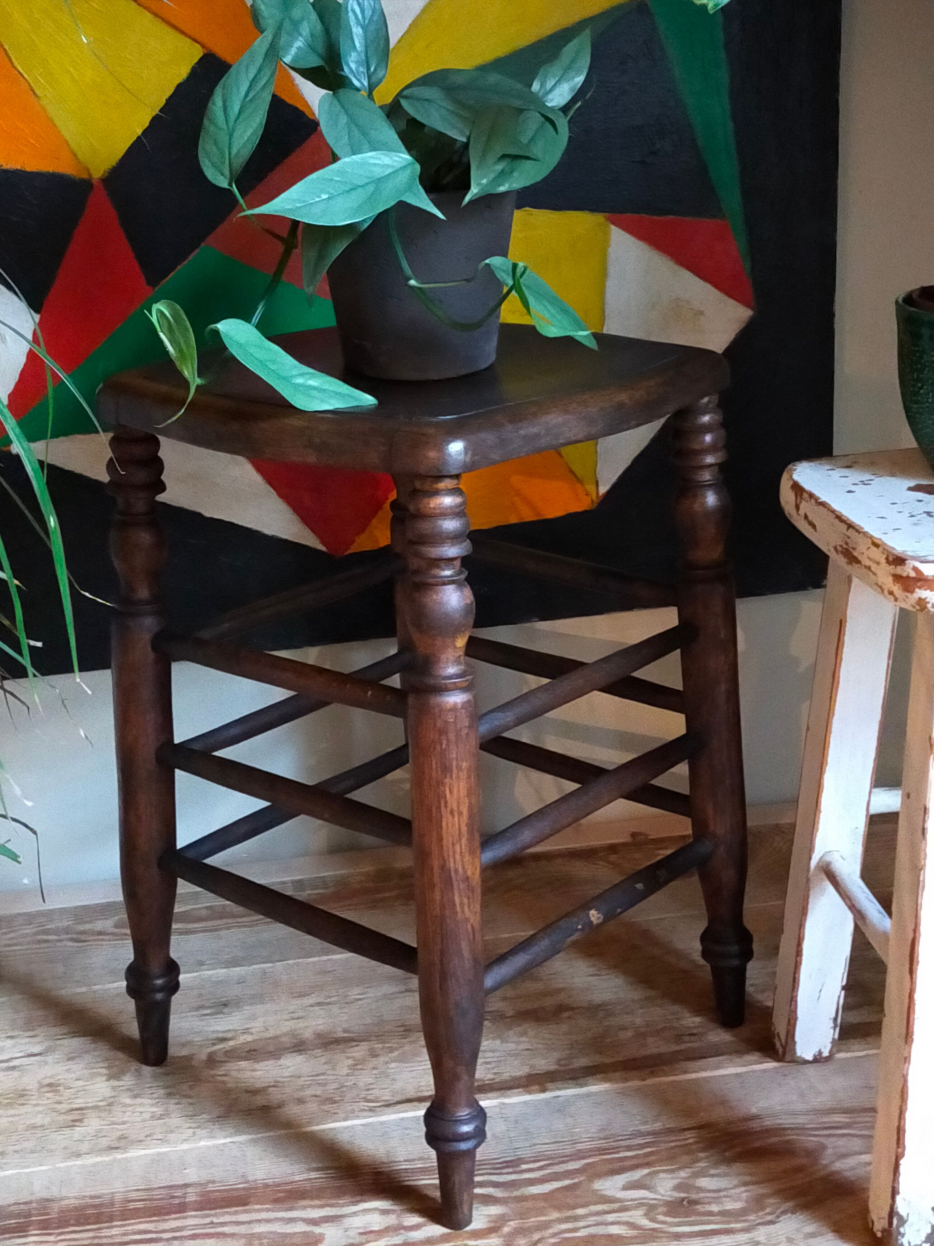 Stool in turned solid wood